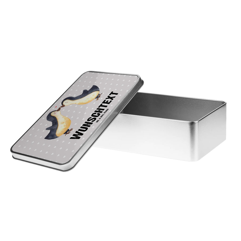 Personalisierte Metalldose Pinguin Liebe Personalisierte Metalldose, Dose mit Namen, Namensdose, Kiste mit Namen, Namenskiste, Liebe, Partner, Freund, Freundin, Ehemann, Ehefrau, Heiraten, Verlobung, Heiratsantrag, Liebesgeschenk, Jahrestag, Hocheitstag, Pinguin, Pinguine, Pinguin Paar, Pinguinpaar, Pinguin Liebe, Paar, Pärchen. Liebespaar, Liebesbeweis, Liebesspruch, Hochzeitstag, Geschenk Freund, Geschenk Freundin, Verlobte, Verlobter, Love, Geschenk Hochzeitstag, Geschenkidee, Hochzeit, Gastgeschenk