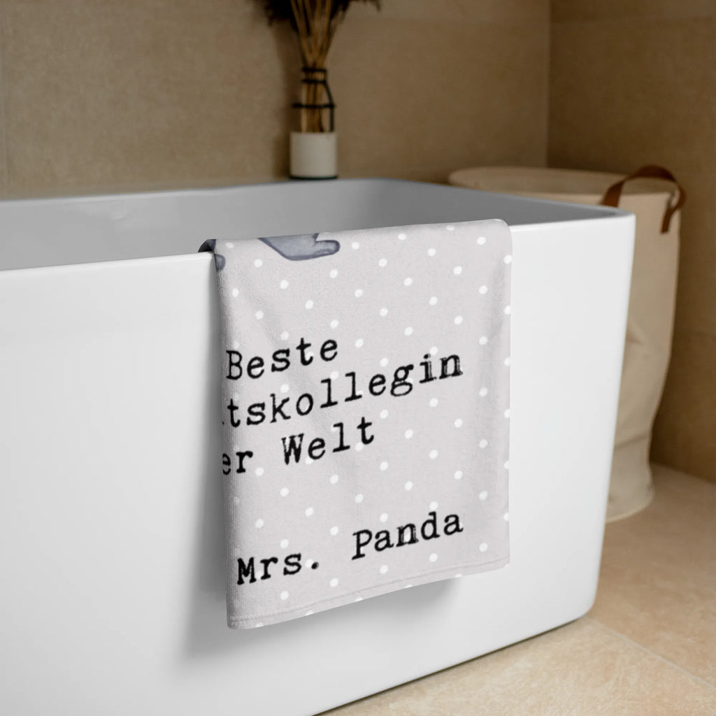 XL Badehandtuch Panda Beste Arbeitskollegin der Welt Handtuch, Badetuch, Duschtuch, Strandtuch, Saunatuch, für, Dankeschön, Geschenk, Schenken, Geburtstag, Geburtstagsgeschenk, Geschenkidee, Danke, Bedanken, Mitbringsel, Freude machen, Geschenktipp, Arbeitskollegin, Kollegin, Freundin, Büro, Abschiedsgeschenk, Ruhestand, Arbeit, Mitarbeiterin, Berufsgenossin, Beruf