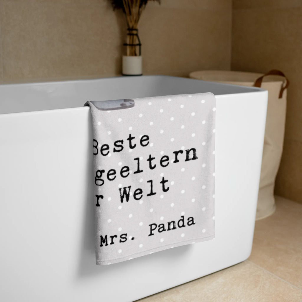 XL Badehandtuch Panda Beste Pflegeeltern der Welt Handtuch, Badetuch, Duschtuch, Strandtuch, Saunatuch, für, Dankeschön, Geschenk, Schenken, Geburtstag, Geburtstagsgeschenk, Geschenkidee, Danke, Bedanken, Mitbringsel, Freude machen, Geschenktipp, Pflegeeltern, Pflegekind, Adoption, Eltern, Mama, Papa, Mami, Papi, Familie, Elternpaar, Mama und Papa