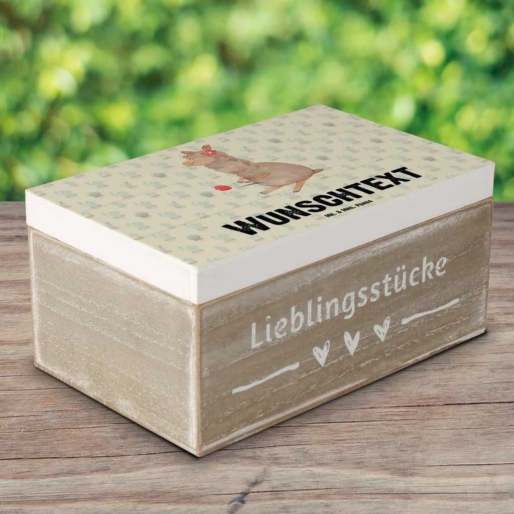 Personalisierte Holzkiste Alpaka Blume Holzkiste mit Namen, Kiste mit Namen, Schatzkiste mit Namen, Truhe mit Namen, Schatulle mit Namen, Erinnerungsbox mit Namen, Erinnerungskiste, mit Namen, Dekokiste mit Namen, Aufbewahrungsbox mit Namen, Holzkiste Personalisiert, Kiste Personalisiert, Schatzkiste Personalisiert, Truhe Personalisiert, Schatulle Personalisiert, Erinnerungsbox Personalisiert, Erinnerungskiste Personalisiert, Dekokiste Personalisiert, Aufbewahrungsbox Personalisiert, Geschenkbox personalisiert, GEschenkdose personalisiert, Alpaka, Lama, Blume, Lamas, Alpaka Zitat, Alpaka Spruch, Alpaka Dekor, Alpaka Geschenk, Alpaka Dekoration, Alpaka Witz, Motiv Alpaka