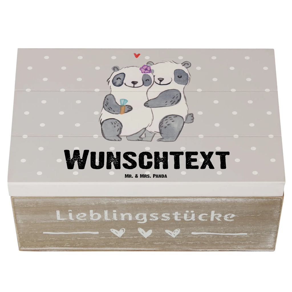 Personalisierte Holzkiste Panda Beste Ehefrau der Welt Holzkiste mit Namen, Kiste mit Namen, Schatzkiste mit Namen, Truhe mit Namen, Schatulle mit Namen, Erinnerungsbox mit Namen, Erinnerungskiste, mit Namen, Dekokiste mit Namen, Aufbewahrungsbox mit Namen, Holzkiste Personalisiert, Kiste Personalisiert, Schatzkiste Personalisiert, Truhe Personalisiert, Schatulle Personalisiert, Erinnerungsbox Personalisiert, Erinnerungskiste Personalisiert, Dekokiste Personalisiert, Aufbewahrungsbox Personalisiert, Geschenkbox personalisiert, GEschenkdose personalisiert, für, Dankeschön, Geschenk, Schenken, Geburtstag, Geburtstagsgeschenk, Geschenkidee, Danke, Bedanken, Mitbringsel, Freude machen, Geschenktipp, Ehefrau, Beste, Frau, Partnerin, Freundin, Traumfrau, Hochzeit, Liebling, Ehepartner, Ehe, Gattin, Lebensgefährtin, Braut, Kleinigkeit