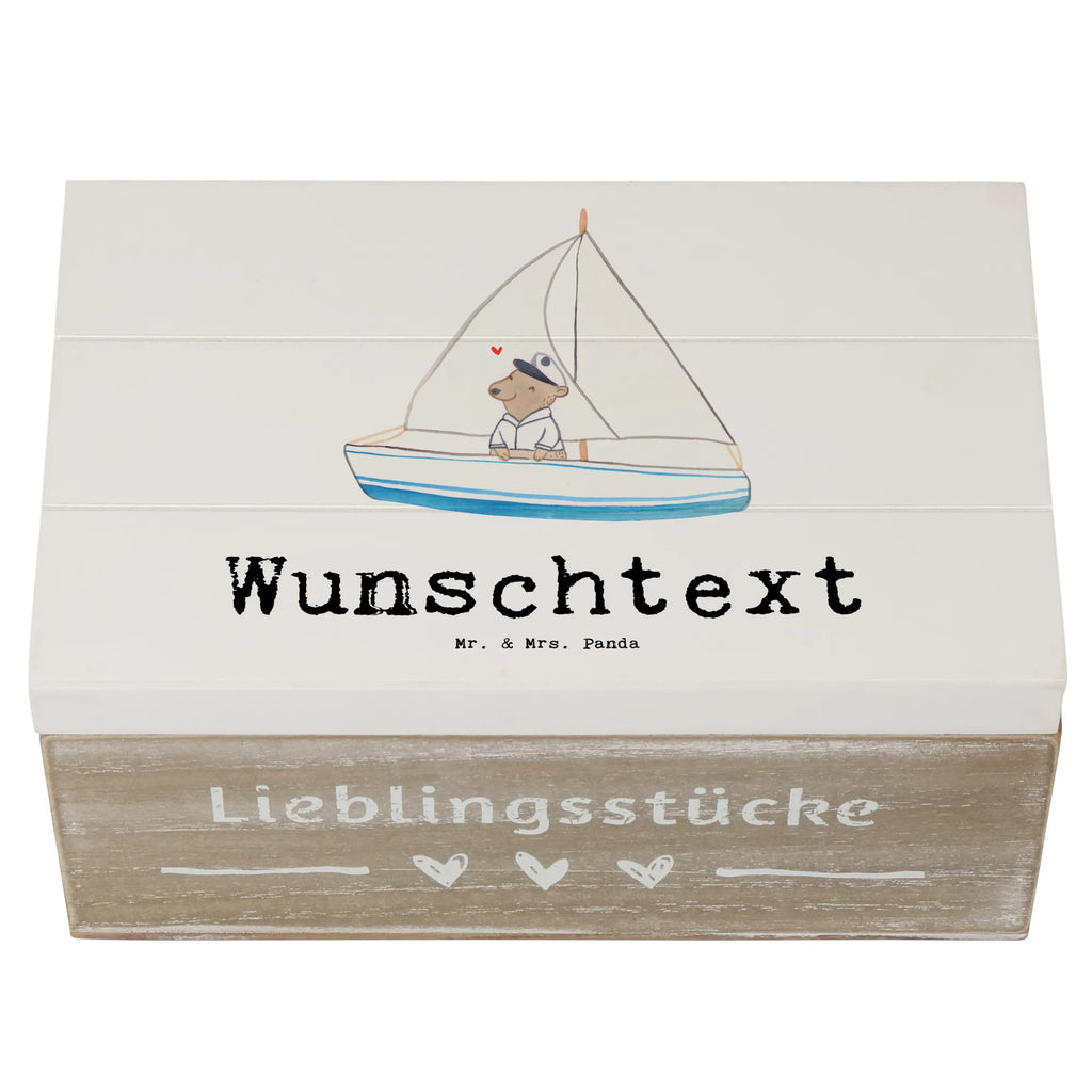 Personalisierte Holzkiste Bär Segeln Holzkiste mit Namen, Kiste mit Namen, Schatzkiste mit Namen, Truhe mit Namen, Schatulle mit Namen, Erinnerungsbox mit Namen, Erinnerungskiste, mit Namen, Dekokiste mit Namen, Aufbewahrungsbox mit Namen, Holzkiste Personalisiert, Kiste Personalisiert, Schatzkiste Personalisiert, Truhe Personalisiert, Schatulle Personalisiert, Erinnerungsbox Personalisiert, Erinnerungskiste Personalisiert, Dekokiste Personalisiert, Aufbewahrungsbox Personalisiert, Geschenkbox personalisiert, GEschenkdose personalisiert, Geschenk, Sport, Sportart, Hobby, Schenken, Danke, Dankeschön, Auszeichnung, Gewinn, Sportler, segeln, Segeltörn, Segelboot, Segelschule, Yachtclub