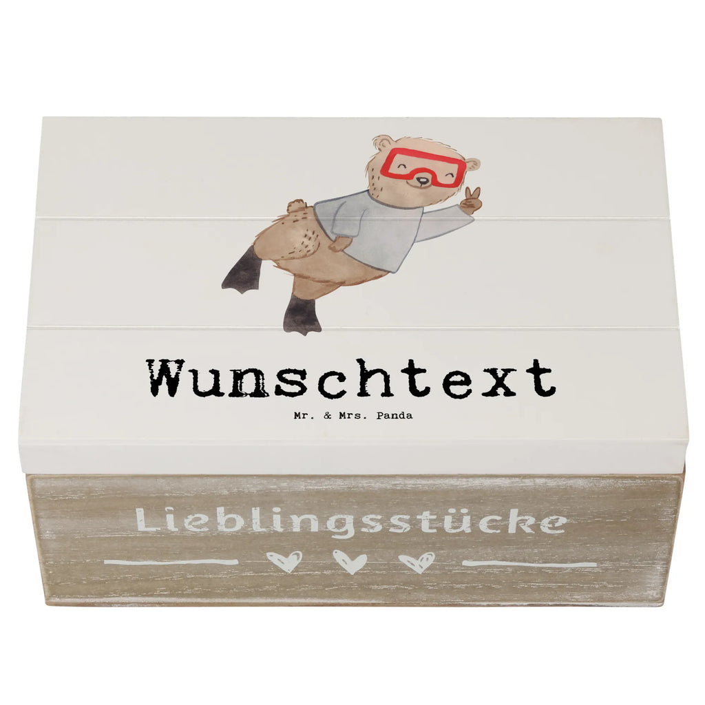 Personalisierte Holzkiste Bär Tauchen Holzkiste mit Namen, Kiste mit Namen, Schatzkiste mit Namen, Truhe mit Namen, Schatulle mit Namen, Erinnerungsbox mit Namen, Erinnerungskiste, mit Namen, Dekokiste mit Namen, Aufbewahrungsbox mit Namen, Holzkiste Personalisiert, Kiste Personalisiert, Schatzkiste Personalisiert, Truhe Personalisiert, Schatulle Personalisiert, Erinnerungsbox Personalisiert, Erinnerungskiste Personalisiert, Dekokiste Personalisiert, Aufbewahrungsbox Personalisiert, Geschenkbox personalisiert, GEschenkdose personalisiert, Geschenk, Sport, Sportart, Hobby, Schenken, Danke, Dankeschön, Auszeichnung, Gewinn, Sportler, Tauchen, schnorcheln, Tauchgang, Tauchschule, Diving, Dive