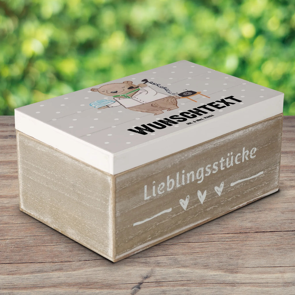 Personalisierte Holzkiste Hotelfachfrau Herz Holzkiste mit Namen, Kiste mit Namen, Schatzkiste mit Namen, Truhe mit Namen, Schatulle mit Namen, Erinnerungsbox mit Namen, Erinnerungskiste, mit Namen, Dekokiste mit Namen, Aufbewahrungsbox mit Namen, Holzkiste Personalisiert, Kiste Personalisiert, Schatzkiste Personalisiert, Truhe Personalisiert, Schatulle Personalisiert, Erinnerungsbox Personalisiert, Erinnerungskiste Personalisiert, Dekokiste Personalisiert, Aufbewahrungsbox Personalisiert, Geschenkbox personalisiert, GEschenkdose personalisiert, Beruf, Ausbildung, Jubiläum, Abschied, Rente, Kollege, Kollegin, Geschenk, Schenken, Arbeitskollege, Mitarbeiter, Firma, Danke, Dankeschön, Hotelfachfrau, Hotelkauffrau, Hotelfachangestellte, Hotelier, Hoteleröffnung