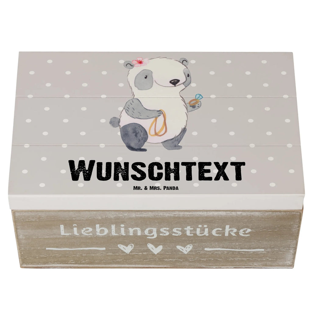 Personalisierte Holzkiste Juwelierin Herz Holzkiste mit Namen, Kiste mit Namen, Schatzkiste mit Namen, Truhe mit Namen, Schatulle mit Namen, Erinnerungsbox mit Namen, Erinnerungskiste, mit Namen, Dekokiste mit Namen, Aufbewahrungsbox mit Namen, Holzkiste Personalisiert, Kiste Personalisiert, Schatzkiste Personalisiert, Truhe Personalisiert, Schatulle Personalisiert, Erinnerungsbox Personalisiert, Erinnerungskiste Personalisiert, Dekokiste Personalisiert, Aufbewahrungsbox Personalisiert, Geschenkbox personalisiert, GEschenkdose personalisiert, Beruf, Ausbildung, Jubiläum, Abschied, Rente, Kollege, Kollegin, Geschenk, Schenken, Arbeitskollege, Mitarbeiter, Firma, Danke, Dankeschön, Juwelierin, Goldschmiedin, Schmuckwarenhändlerin, Schmuckgeschäft, Eröffnung