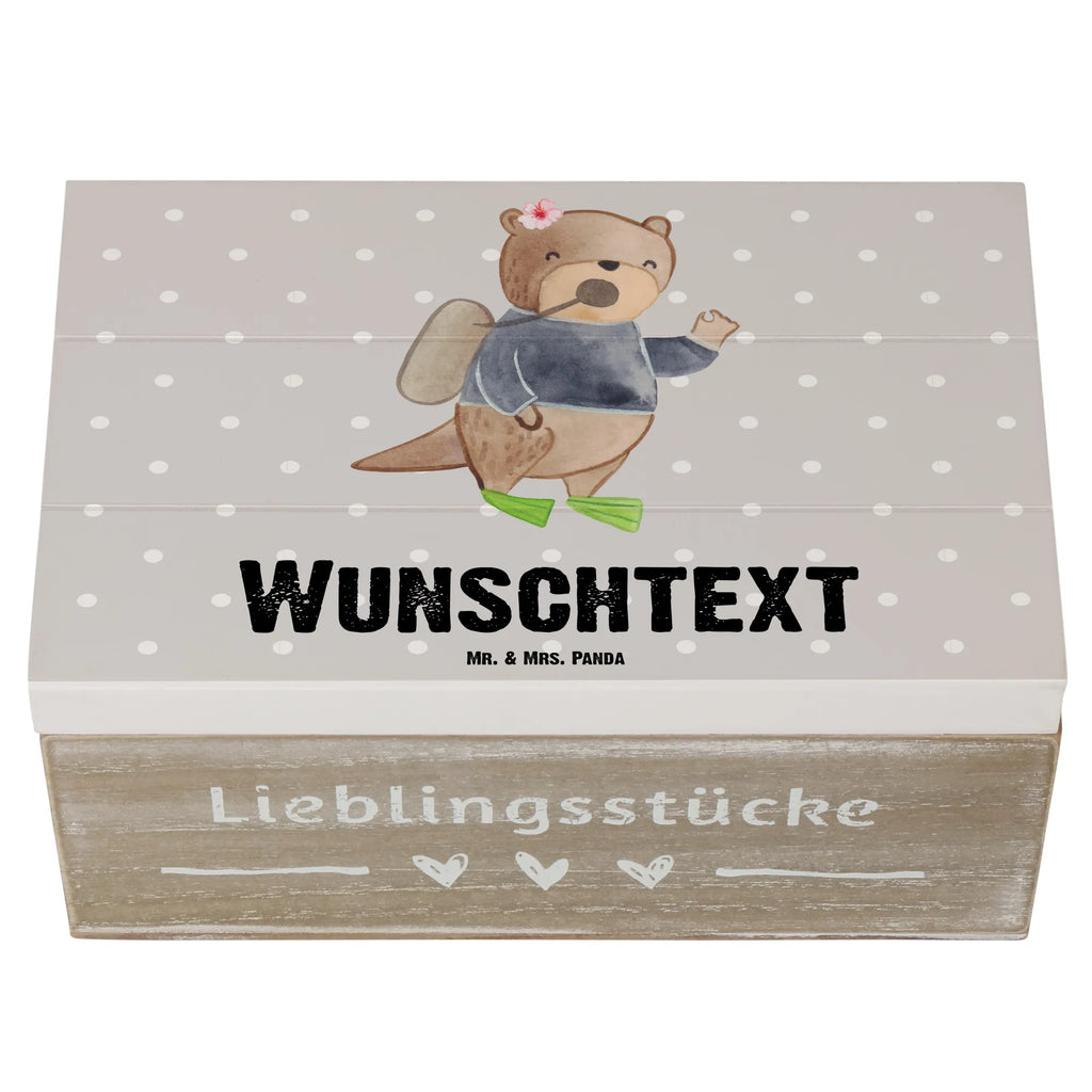 Personalisierte Holzkiste Tauchlehrerin Herz Holzkiste mit Namen, Kiste mit Namen, Schatzkiste mit Namen, Truhe mit Namen, Schatulle mit Namen, Erinnerungsbox mit Namen, Erinnerungskiste, mit Namen, Dekokiste mit Namen, Aufbewahrungsbox mit Namen, Holzkiste Personalisiert, Kiste Personalisiert, Schatzkiste Personalisiert, Truhe Personalisiert, Schatulle Personalisiert, Erinnerungsbox Personalisiert, Erinnerungskiste Personalisiert, Dekokiste Personalisiert, Aufbewahrungsbox Personalisiert, Geschenkbox personalisiert, GEschenkdose personalisiert, Beruf, Ausbildung, Jubiläum, Abschied, Rente, Kollege, Kollegin, Geschenk, Schenken, Arbeitskollege, Mitarbeiter, Firma, Danke, Dankeschön