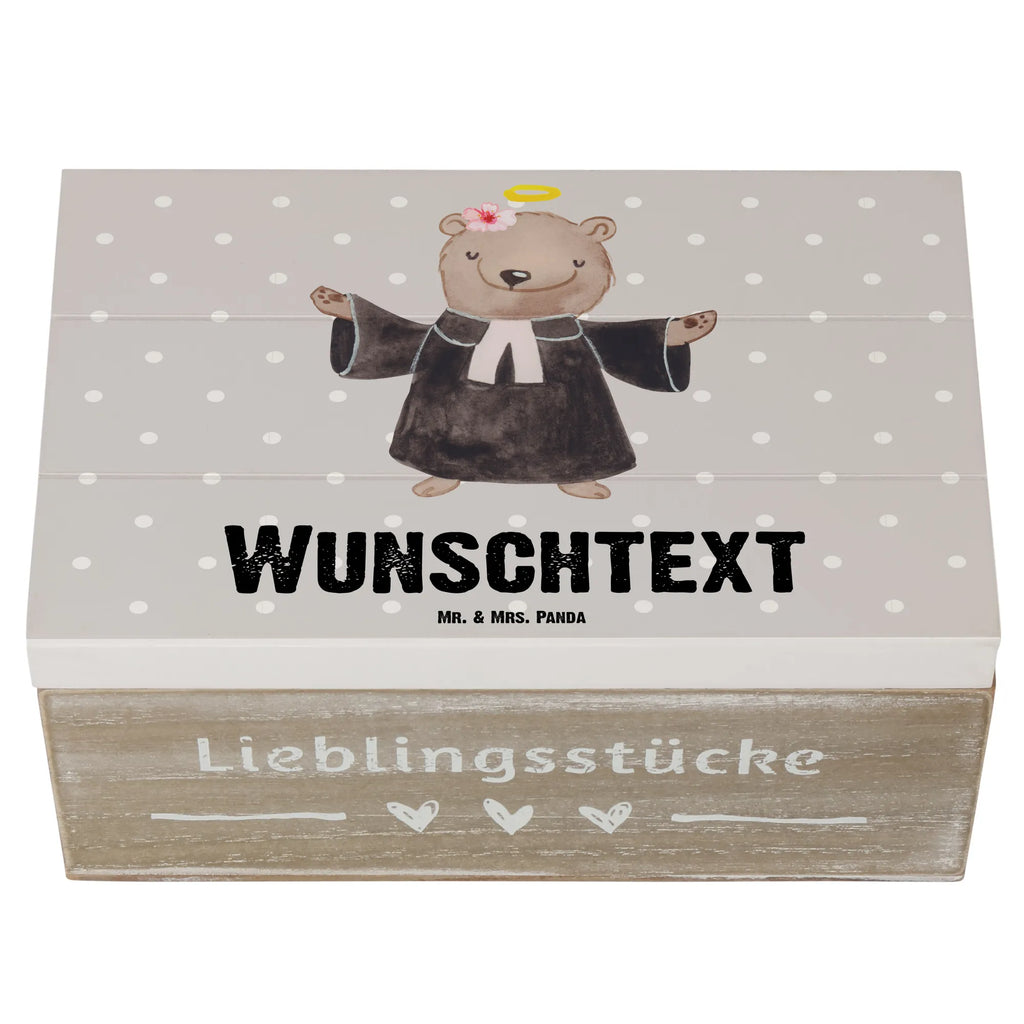 Personalisierte Holzkiste Pfarrerin Herz Holzkiste mit Namen, Kiste mit Namen, Schatzkiste mit Namen, Truhe mit Namen, Schatulle mit Namen, Erinnerungsbox mit Namen, Erinnerungskiste, mit Namen, Dekokiste mit Namen, Aufbewahrungsbox mit Namen, Holzkiste Personalisiert, Kiste Personalisiert, Schatzkiste Personalisiert, Truhe Personalisiert, Schatulle Personalisiert, Erinnerungsbox Personalisiert, Erinnerungskiste Personalisiert, Dekokiste Personalisiert, Aufbewahrungsbox Personalisiert, Geschenkbox personalisiert, GEschenkdose personalisiert, Beruf, Ausbildung, Jubiläum, Abschied, Rente, Kollege, Kollegin, Geschenk, Schenken, Arbeitskollege, Mitarbeiter, Firma, Danke, Dankeschön, Pastorin, Dienerin Gottes<br />Geistliche, Pfarrerin, Predigerin<br />Priesterin, Theologin, Kirche