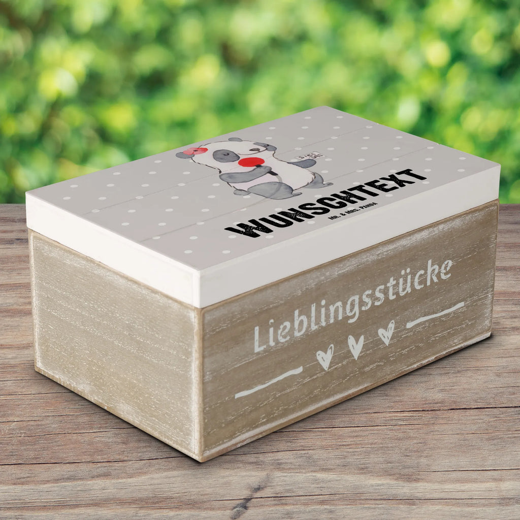 Personalisierte Holzkiste Pressereferentin Herz Holzkiste mit Namen, Kiste mit Namen, Schatzkiste mit Namen, Truhe mit Namen, Schatulle mit Namen, Erinnerungsbox mit Namen, Erinnerungskiste, mit Namen, Dekokiste mit Namen, Aufbewahrungsbox mit Namen, Holzkiste Personalisiert, Kiste Personalisiert, Schatzkiste Personalisiert, Truhe Personalisiert, Schatulle Personalisiert, Erinnerungsbox Personalisiert, Erinnerungskiste Personalisiert, Dekokiste Personalisiert, Aufbewahrungsbox Personalisiert, Geschenkbox personalisiert, GEschenkdose personalisiert, Beruf, Ausbildung, Jubiläum, Abschied, Rente, Kollege, Kollegin, Geschenk, Schenken, Arbeitskollege, Mitarbeiter, Firma, Danke, Dankeschön, Pressereferentin, Pressemitarbeiterin, Presseagentur, Studium