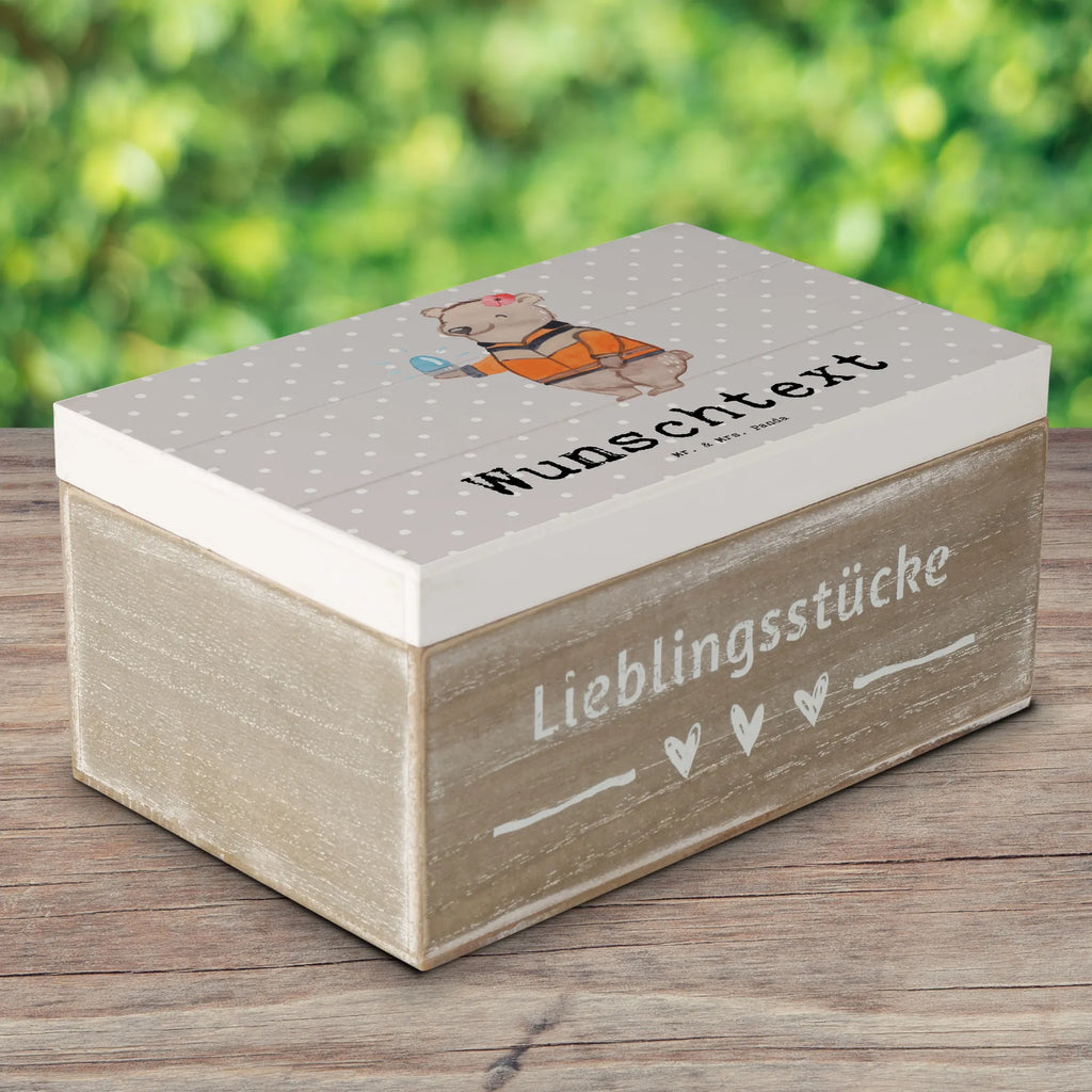 Personalisierte Holzkiste Rettungswagenfahrerin Herz Holzkiste mit Namen, Kiste mit Namen, Schatzkiste mit Namen, Truhe mit Namen, Schatulle mit Namen, Erinnerungsbox mit Namen, Erinnerungskiste, mit Namen, Dekokiste mit Namen, Aufbewahrungsbox mit Namen, Holzkiste Personalisiert, Kiste Personalisiert, Schatzkiste Personalisiert, Truhe Personalisiert, Schatulle Personalisiert, Erinnerungsbox Personalisiert, Erinnerungskiste Personalisiert, Dekokiste Personalisiert, Aufbewahrungsbox Personalisiert, Geschenkbox personalisiert, GEschenkdose personalisiert, Beruf, Ausbildung, Jubiläum, Abschied, Rente, Kollege, Kollegin, Geschenk, Schenken, Arbeitskollege, Mitarbeiter, Firma, Danke, Dankeschön