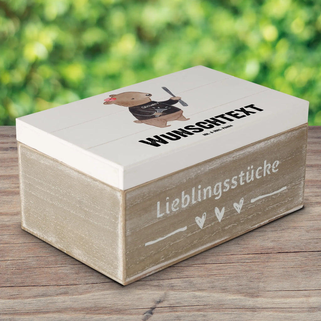 Personalisierte Holzkiste Sicherheitsdienstmitarbeiterin Herz Holzkiste mit Namen, Kiste mit Namen, Schatzkiste mit Namen, Truhe mit Namen, Schatulle mit Namen, Erinnerungsbox mit Namen, Erinnerungskiste, mit Namen, Dekokiste mit Namen, Aufbewahrungsbox mit Namen, Holzkiste Personalisiert, Kiste Personalisiert, Schatzkiste Personalisiert, Truhe Personalisiert, Schatulle Personalisiert, Erinnerungsbox Personalisiert, Erinnerungskiste Personalisiert, Dekokiste Personalisiert, Aufbewahrungsbox Personalisiert, Geschenkbox personalisiert, GEschenkdose personalisiert, Beruf, Ausbildung, Jubiläum, Abschied, Rente, Kollege, Kollegin, Geschenk, Schenken, Arbeitskollege, Mitarbeiter, Firma, Danke, Dankeschön