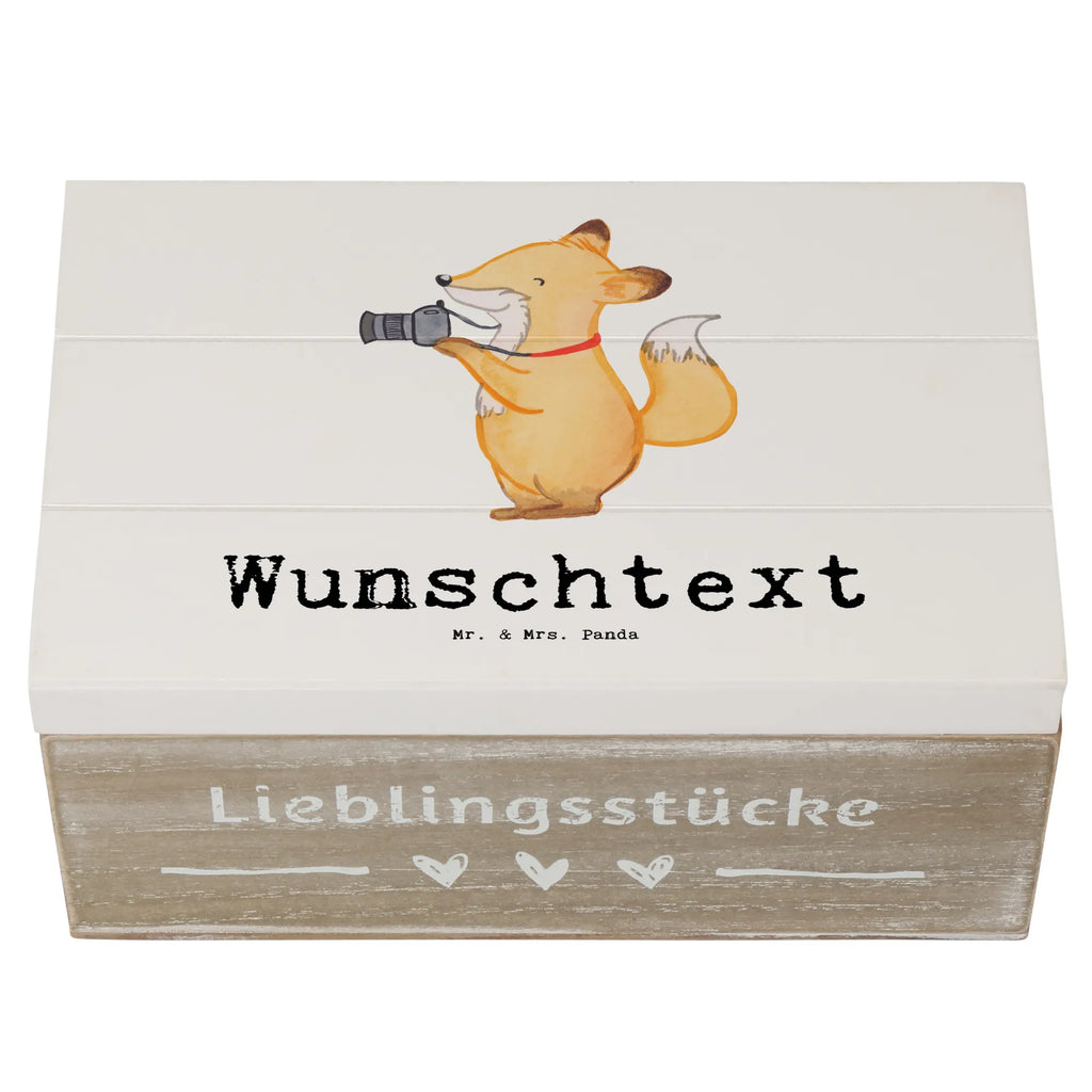 Personalisierte Holzkiste Fotograf Herz Holzkiste mit Namen, Kiste mit Namen, Schatzkiste mit Namen, Truhe mit Namen, Schatulle mit Namen, Erinnerungsbox mit Namen, Erinnerungskiste, mit Namen, Dekokiste mit Namen, Aufbewahrungsbox mit Namen, Holzkiste Personalisiert, Kiste Personalisiert, Schatzkiste Personalisiert, Truhe Personalisiert, Schatulle Personalisiert, Erinnerungsbox Personalisiert, Erinnerungskiste Personalisiert, Dekokiste Personalisiert, Aufbewahrungsbox Personalisiert, Geschenkbox personalisiert, GEschenkdose personalisiert, Beruf, Ausbildung, Jubiläum, Abschied, Rente, Kollege, Kollegin, Geschenk, Schenken, Arbeitskollege, Mitarbeiter, Firma, Danke, Dankeschön, Fotograf, Fotoreporter, Hobbyfotograf, Hochzeitsfotograf, Fotografie, Profi Fotograf