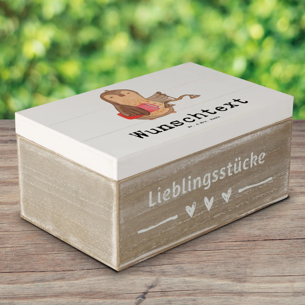 Personalisierte Holzkiste Jurist Herz Holzkiste mit Namen, Kiste mit Namen, Schatzkiste mit Namen, Truhe mit Namen, Schatulle mit Namen, Erinnerungsbox mit Namen, Erinnerungskiste, mit Namen, Dekokiste mit Namen, Aufbewahrungsbox mit Namen, Holzkiste Personalisiert, Kiste Personalisiert, Schatzkiste Personalisiert, Truhe Personalisiert, Schatulle Personalisiert, Erinnerungsbox Personalisiert, Erinnerungskiste Personalisiert, Dekokiste Personalisiert, Aufbewahrungsbox Personalisiert, Geschenkbox personalisiert, GEschenkdose personalisiert, Beruf, Ausbildung, Jubiläum, Abschied, Rente, Kollege, Kollegin, Geschenk, Schenken, Arbeitskollege, Mitarbeiter, Firma, Danke, Dankeschön, Jurist, Anwalt, Jura Studium, Master of laws, Staatsexamen, Jurastudent, Anwaltskanzlei