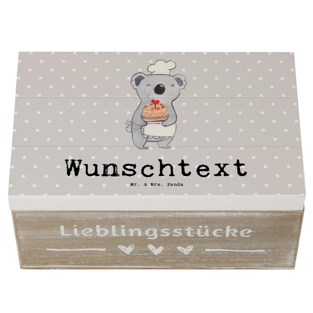 Personalisierte Holzkiste Konditor Herz Holzkiste mit Namen, Kiste mit Namen, Schatzkiste mit Namen, Truhe mit Namen, Schatulle mit Namen, Erinnerungsbox mit Namen, Erinnerungskiste, mit Namen, Dekokiste mit Namen, Aufbewahrungsbox mit Namen, Holzkiste Personalisiert, Kiste Personalisiert, Schatzkiste Personalisiert, Truhe Personalisiert, Schatulle Personalisiert, Erinnerungsbox Personalisiert, Erinnerungskiste Personalisiert, Dekokiste Personalisiert, Aufbewahrungsbox Personalisiert, Geschenkbox personalisiert, GEschenkdose personalisiert, Beruf, Ausbildung, Jubiläum, Abschied, Rente, Kollege, Kollegin, Geschenk, Schenken, Arbeitskollege, Mitarbeiter, Firma, Danke, Dankeschön, Konditor, Kuchenbäcker, Patissier, Confiseur, Bäcker