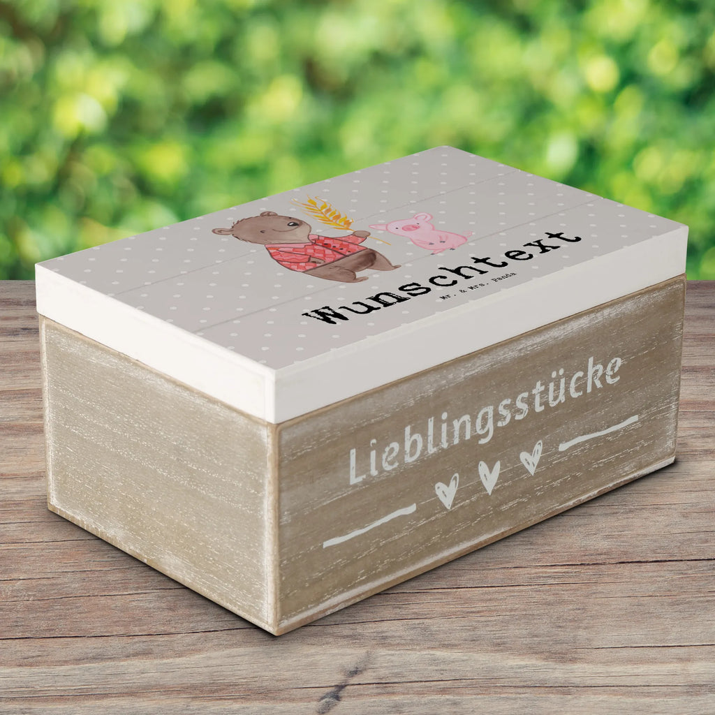 Personalisierte Holzkiste Landwirt mit Herz Holzkiste mit Namen, Kiste mit Namen, Schatzkiste mit Namen, Truhe mit Namen, Schatulle mit Namen, Erinnerungsbox mit Namen, Erinnerungskiste, mit Namen, Dekokiste mit Namen, Aufbewahrungsbox mit Namen, Holzkiste Personalisiert, Kiste Personalisiert, Schatzkiste Personalisiert, Truhe Personalisiert, Schatulle Personalisiert, Erinnerungsbox Personalisiert, Erinnerungskiste Personalisiert, Dekokiste Personalisiert, Aufbewahrungsbox Personalisiert, Geschenkbox personalisiert, GEschenkdose personalisiert, Beruf, Ausbildung, Jubiläum, Abschied, Rente, Kollege, Kollegin, Geschenk, Schenken, Arbeitskollege, Mitarbeiter, Firma, Danke, Dankeschön, Landwirt; Bauer, Tierwirt, Agronom, Farmer, Bauernhof