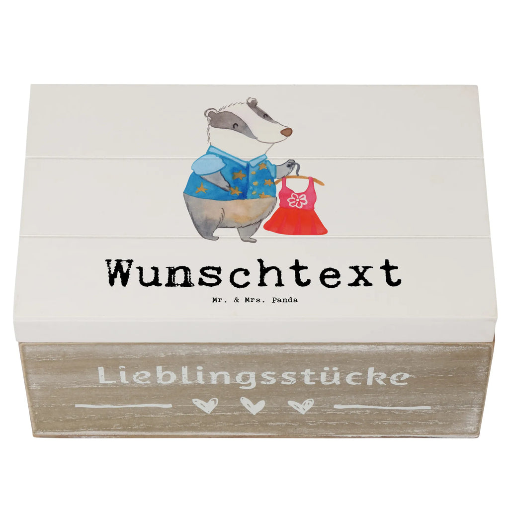 Personalisierte Holzkiste Modedesigner mit Herz Holzkiste mit Namen, Kiste mit Namen, Schatzkiste mit Namen, Truhe mit Namen, Schatulle mit Namen, Erinnerungsbox mit Namen, Erinnerungskiste, mit Namen, Dekokiste mit Namen, Aufbewahrungsbox mit Namen, Holzkiste Personalisiert, Kiste Personalisiert, Schatzkiste Personalisiert, Truhe Personalisiert, Schatulle Personalisiert, Erinnerungsbox Personalisiert, Erinnerungskiste Personalisiert, Dekokiste Personalisiert, Aufbewahrungsbox Personalisiert, Geschenkbox personalisiert, GEschenkdose personalisiert, Beruf, Ausbildung, Jubiläum, Abschied, Rente, Kollege, Kollegin, Geschenk, Schenken, Arbeitskollege, Mitarbeiter, Firma, Danke, Dankeschön, Modedesigner, Fashion Designer, Modeschöpfer