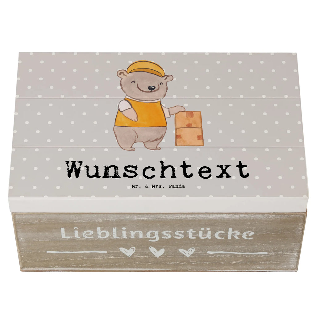 Personalisierte Holzkiste Paketzusteller mit Herz Holzkiste mit Namen, Kiste mit Namen, Schatzkiste mit Namen, Truhe mit Namen, Schatulle mit Namen, Erinnerungsbox mit Namen, Erinnerungskiste, mit Namen, Dekokiste mit Namen, Aufbewahrungsbox mit Namen, Holzkiste Personalisiert, Kiste Personalisiert, Schatzkiste Personalisiert, Truhe Personalisiert, Schatulle Personalisiert, Erinnerungsbox Personalisiert, Erinnerungskiste Personalisiert, Dekokiste Personalisiert, Aufbewahrungsbox Personalisiert, Geschenkbox personalisiert, GEschenkdose personalisiert, Beruf, Ausbildung, Jubiläum, Abschied, Rente, Kollege, Kollegin, Geschenk, Schenken, Arbeitskollege, Mitarbeiter, Firma, Danke, Dankeschön, Paketzusteller, Paketbote, Zustellservice Pakete