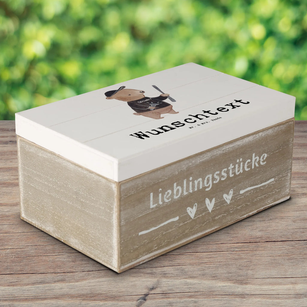 Personalisierte Holzkiste Security Mitarbeiter mit Herz Holzkiste mit Namen, Kiste mit Namen, Schatzkiste mit Namen, Truhe mit Namen, Schatulle mit Namen, Erinnerungsbox mit Namen, Erinnerungskiste, mit Namen, Dekokiste mit Namen, Aufbewahrungsbox mit Namen, Holzkiste Personalisiert, Kiste Personalisiert, Schatzkiste Personalisiert, Truhe Personalisiert, Schatulle Personalisiert, Erinnerungsbox Personalisiert, Erinnerungskiste Personalisiert, Dekokiste Personalisiert, Aufbewahrungsbox Personalisiert, Geschenkbox personalisiert, GEschenkdose personalisiert, Beruf, Ausbildung, Jubiläum, Abschied, Rente, Kollege, Kollegin, Geschenk, Schenken, Arbeitskollege, Mitarbeiter, Firma, Danke, Dankeschön