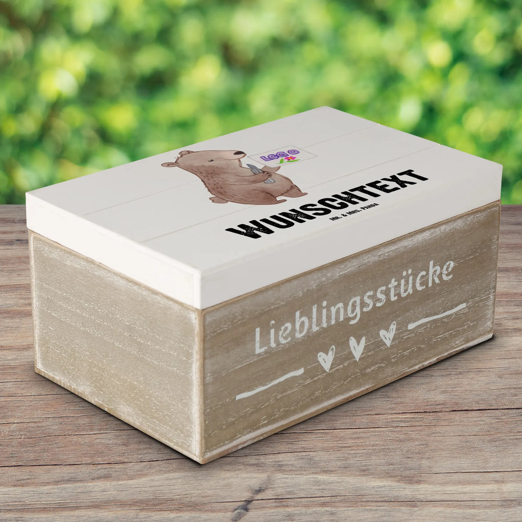 Personalisierte Holzkiste Kaufmann für Marketingkommunikation mit Herz Holzkiste mit Namen, Kiste mit Namen, Schatzkiste mit Namen, Truhe mit Namen, Schatulle mit Namen, Erinnerungsbox mit Namen, Erinnerungskiste, mit Namen, Dekokiste mit Namen, Aufbewahrungsbox mit Namen, Holzkiste Personalisiert, Kiste Personalisiert, Schatzkiste Personalisiert, Truhe Personalisiert, Schatulle Personalisiert, Erinnerungsbox Personalisiert, Erinnerungskiste Personalisiert, Dekokiste Personalisiert, Aufbewahrungsbox Personalisiert, Geschenkbox personalisiert, GEschenkdose personalisiert, Beruf, Ausbildung, Jubiläum, Abschied, Rente, Kollege, Kollegin, Geschenk, Schenken, Arbeitskollege, Mitarbeiter, Firma, Danke, Dankeschön