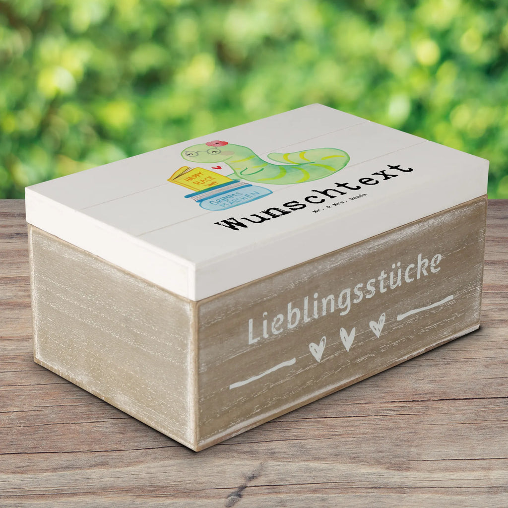 Personalisierte Holzkiste Buchhändlerin Herz Holzkiste mit Namen, Kiste mit Namen, Schatzkiste mit Namen, Truhe mit Namen, Schatulle mit Namen, Erinnerungsbox mit Namen, Erinnerungskiste, mit Namen, Dekokiste mit Namen, Aufbewahrungsbox mit Namen, Holzkiste Personalisiert, Kiste Personalisiert, Schatzkiste Personalisiert, Truhe Personalisiert, Schatulle Personalisiert, Erinnerungsbox Personalisiert, Erinnerungskiste Personalisiert, Dekokiste Personalisiert, Aufbewahrungsbox Personalisiert, Geschenkbox personalisiert, GEschenkdose personalisiert, Beruf, Ausbildung, Jubiläum, Abschied, Rente, Kollege, Kollegin, Geschenk, Schenken, Arbeitskollege, Mitarbeiter, Firma, Danke, Dankeschön, Buchhändlerin, Buchhandlung, Buchverkäuferin, Bibliothekarin, Bücherwurm