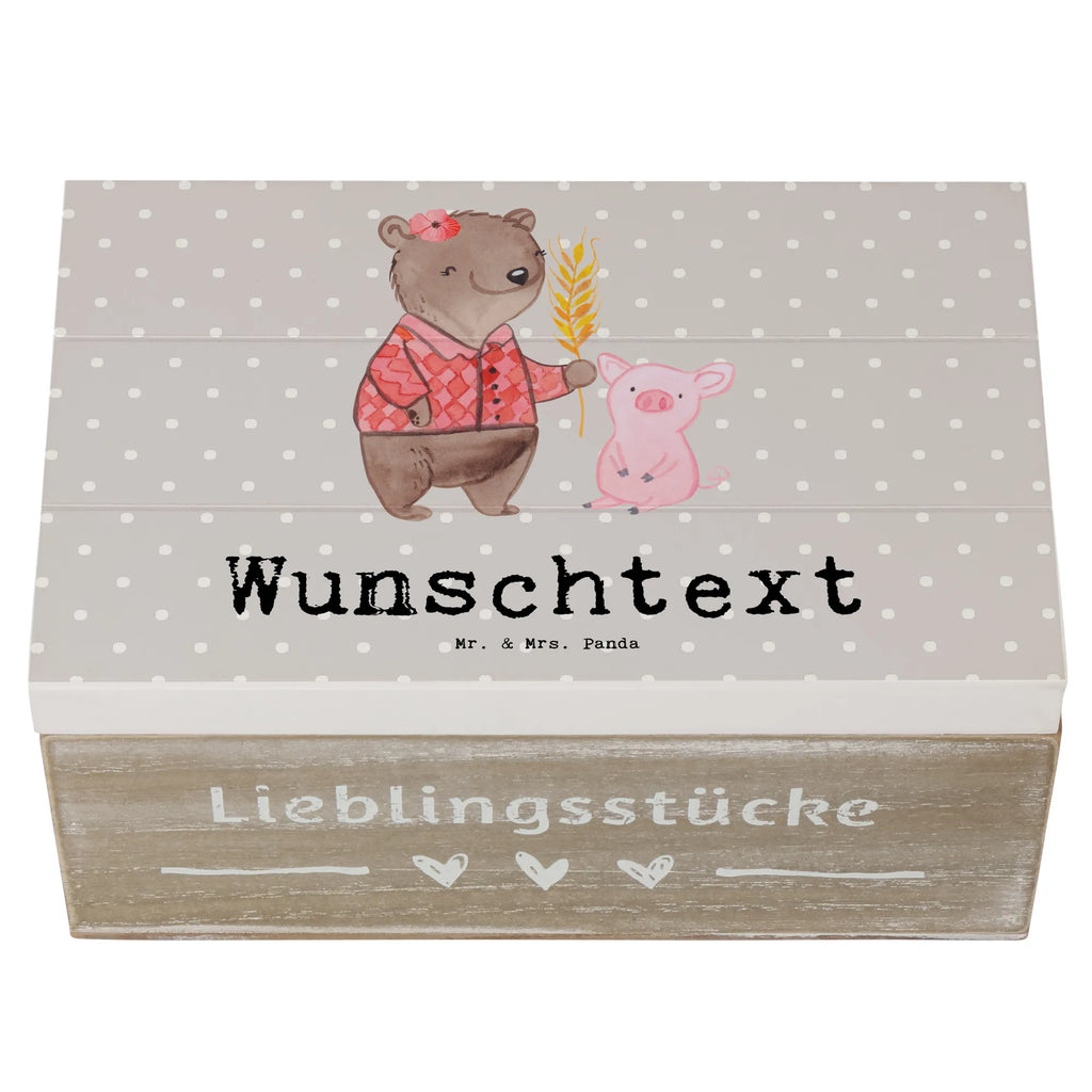 Personalisierte Holzkiste Bäuerin Herz Holzkiste mit Namen, Kiste mit Namen, Schatzkiste mit Namen, Truhe mit Namen, Schatulle mit Namen, Erinnerungsbox mit Namen, Erinnerungskiste, mit Namen, Dekokiste mit Namen, Aufbewahrungsbox mit Namen, Holzkiste Personalisiert, Kiste Personalisiert, Schatzkiste Personalisiert, Truhe Personalisiert, Schatulle Personalisiert, Erinnerungsbox Personalisiert, Erinnerungskiste Personalisiert, Dekokiste Personalisiert, Aufbewahrungsbox Personalisiert, Geschenkbox personalisiert, GEschenkdose personalisiert, Beruf, Ausbildung, Jubiläum, Abschied, Rente, Kollege, Kollegin, Geschenk, Schenken, Arbeitskollege, Mitarbeiter, Firma, Danke, Dankeschön, Landwirtin, Bäuerin, Tierwirtin, Agronomin, Farmerin, Bauernhof