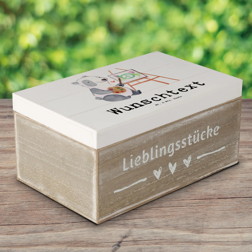 Personalisierte Holzkiste Künstler mit Herz Holzkiste mit Namen, Kiste mit Namen, Schatzkiste mit Namen, Truhe mit Namen, Schatulle mit Namen, Erinnerungsbox mit Namen, Erinnerungskiste, mit Namen, Dekokiste mit Namen, Aufbewahrungsbox mit Namen, Holzkiste Personalisiert, Kiste Personalisiert, Schatzkiste Personalisiert, Truhe Personalisiert, Schatulle Personalisiert, Erinnerungsbox Personalisiert, Erinnerungskiste Personalisiert, Dekokiste Personalisiert, Aufbewahrungsbox Personalisiert, Geschenkbox personalisiert, GEschenkdose personalisiert, Beruf, Ausbildung, Jubiläum, Abschied, Rente, Kollege, Kollegin, Geschenk, Schenken, Arbeitskollege, Mitarbeiter, Firma, Danke, Dankeschön, Künstler, Maler, Kunstmaler, Galerie Eröffnung, Kunstschule