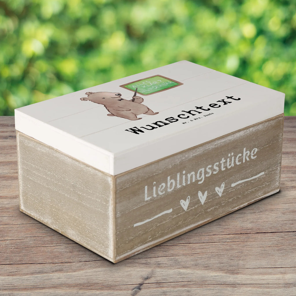 Personalisierte Holzkiste Dozent Herz Holzkiste mit Namen, Kiste mit Namen, Schatzkiste mit Namen, Truhe mit Namen, Schatulle mit Namen, Erinnerungsbox mit Namen, Erinnerungskiste, mit Namen, Dekokiste mit Namen, Aufbewahrungsbox mit Namen, Holzkiste Personalisiert, Kiste Personalisiert, Schatzkiste Personalisiert, Truhe Personalisiert, Schatulle Personalisiert, Erinnerungsbox Personalisiert, Erinnerungskiste Personalisiert, Dekokiste Personalisiert, Aufbewahrungsbox Personalisiert, Geschenkbox personalisiert, GEschenkdose personalisiert, Beruf, Ausbildung, Jubiläum, Abschied, Rente, Kollege, Kollegin, Geschenk, Schenken, Arbeitskollege, Mitarbeiter, Firma, Danke, Dankeschön, Dozent, Professor, Universität, Vorlesung, Tutor, Akademiker, Uni, Unterricht