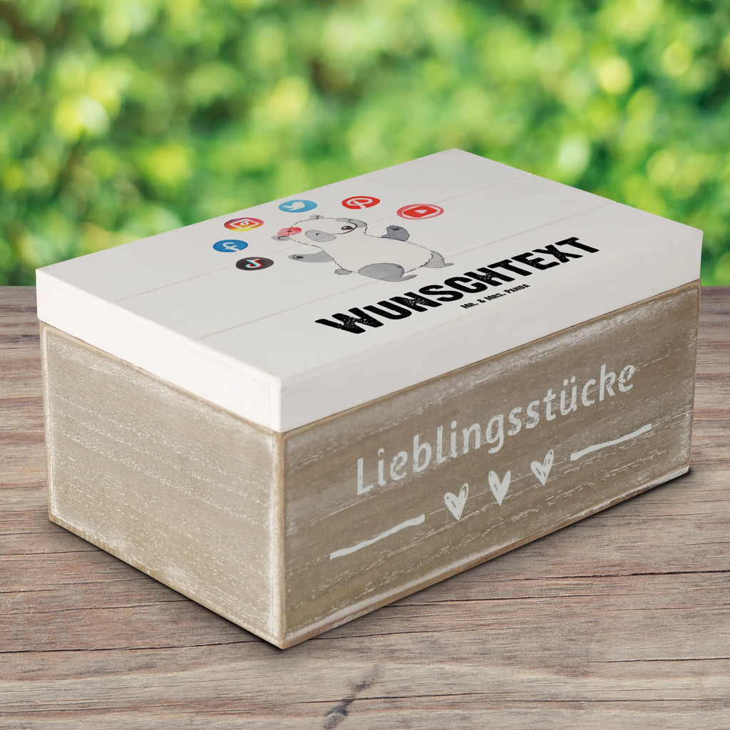 Personalisierte Holzkiste Kauffrau für Spedition und Logistikdienstleistung mit Herz Holzkiste mit Namen, Kiste mit Namen, Schatzkiste mit Namen, Truhe mit Namen, Schatulle mit Namen, Erinnerungsbox mit Namen, Erinnerungskiste, mit Namen, Dekokiste mit Namen, Aufbewahrungsbox mit Namen, Holzkiste Personalisiert, Kiste Personalisiert, Schatzkiste Personalisiert, Truhe Personalisiert, Schatulle Personalisiert, Erinnerungsbox Personalisiert, Erinnerungskiste Personalisiert, Dekokiste Personalisiert, Aufbewahrungsbox Personalisiert, Geschenkbox personalisiert, GEschenkdose personalisiert, Beruf, Ausbildung, Jubiläum, Abschied, Rente, Kollege, Kollegin, Geschenk, Schenken, Arbeitskollege, Mitarbeiter, Firma, Danke, Dankeschön