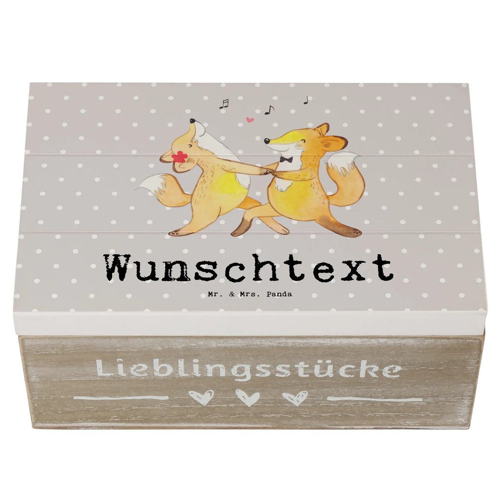 Personalisierte Holzkiste Füchse Salsa tanzen Holzkiste mit Namen, Kiste mit Namen, Schatzkiste mit Namen, Truhe mit Namen, Schatulle mit Namen, Erinnerungsbox mit Namen, Erinnerungskiste, mit Namen, Dekokiste mit Namen, Aufbewahrungsbox mit Namen, Holzkiste Personalisiert, Kiste Personalisiert, Schatzkiste Personalisiert, Truhe Personalisiert, Schatulle Personalisiert, Erinnerungsbox Personalisiert, Erinnerungskiste Personalisiert, Dekokiste Personalisiert, Aufbewahrungsbox Personalisiert, Geschenkbox personalisiert, GEschenkdose personalisiert, Geschenk, Sport, Sportart, Hobby, Schenken, Danke, Dankeschön, Auszeichnung, Gewinn, Sportler, Salsa tanzen, Tanzschule, Tanzen, Tanzkurs