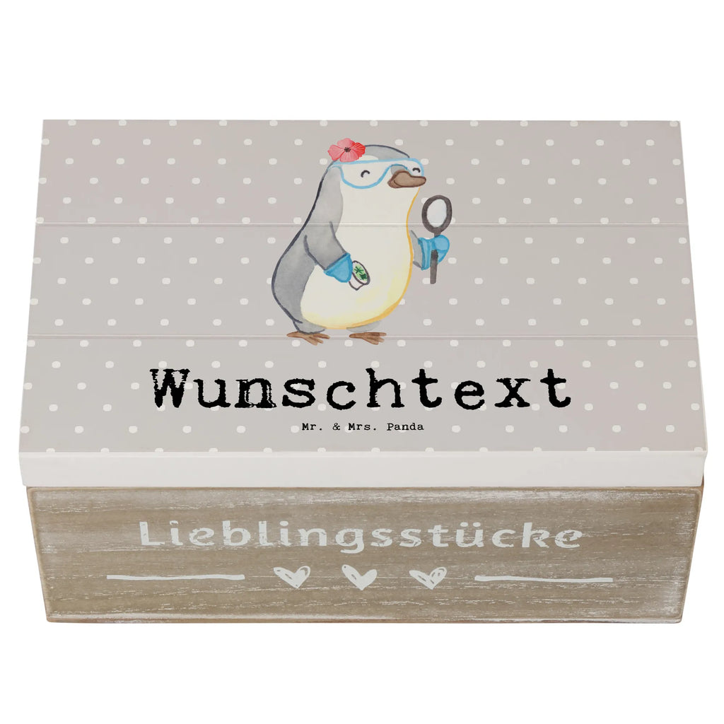 Personalisierte Holzkiste Mikrobiologin mit Herz Holzkiste mit Namen, Kiste mit Namen, Schatzkiste mit Namen, Truhe mit Namen, Schatulle mit Namen, Erinnerungsbox mit Namen, Erinnerungskiste, mit Namen, Dekokiste mit Namen, Aufbewahrungsbox mit Namen, Holzkiste Personalisiert, Kiste Personalisiert, Schatzkiste Personalisiert, Truhe Personalisiert, Schatulle Personalisiert, Erinnerungsbox Personalisiert, Erinnerungskiste Personalisiert, Dekokiste Personalisiert, Aufbewahrungsbox Personalisiert, Geschenkbox personalisiert, GEschenkdose personalisiert, Beruf, Ausbildung, Jubiläum, Abschied, Rente, Kollege, Kollegin, Geschenk, Schenken, Arbeitskollege, Mitarbeiter, Firma, Danke, Dankeschön, Mikrobiologin, Naturwissenschaftlerin, Labor, Forschung