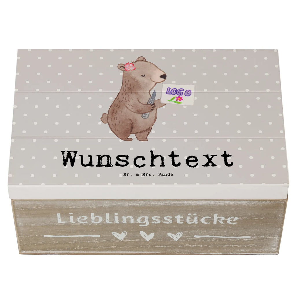 Personalisierte Holzkiste Werbetechnikerin Herz Holzkiste mit Namen, Kiste mit Namen, Schatzkiste mit Namen, Truhe mit Namen, Schatulle mit Namen, Erinnerungsbox mit Namen, Erinnerungskiste, mit Namen, Dekokiste mit Namen, Aufbewahrungsbox mit Namen, Holzkiste Personalisiert, Kiste Personalisiert, Schatzkiste Personalisiert, Truhe Personalisiert, Schatulle Personalisiert, Erinnerungsbox Personalisiert, Erinnerungskiste Personalisiert, Dekokiste Personalisiert, Aufbewahrungsbox Personalisiert, Geschenkbox personalisiert, GEschenkdose personalisiert, Beruf, Ausbildung, Jubiläum, Abschied, Rente, Kollege, Kollegin, Geschenk, Schenken, Arbeitskollege, Mitarbeiter, Firma, Danke, Dankeschön