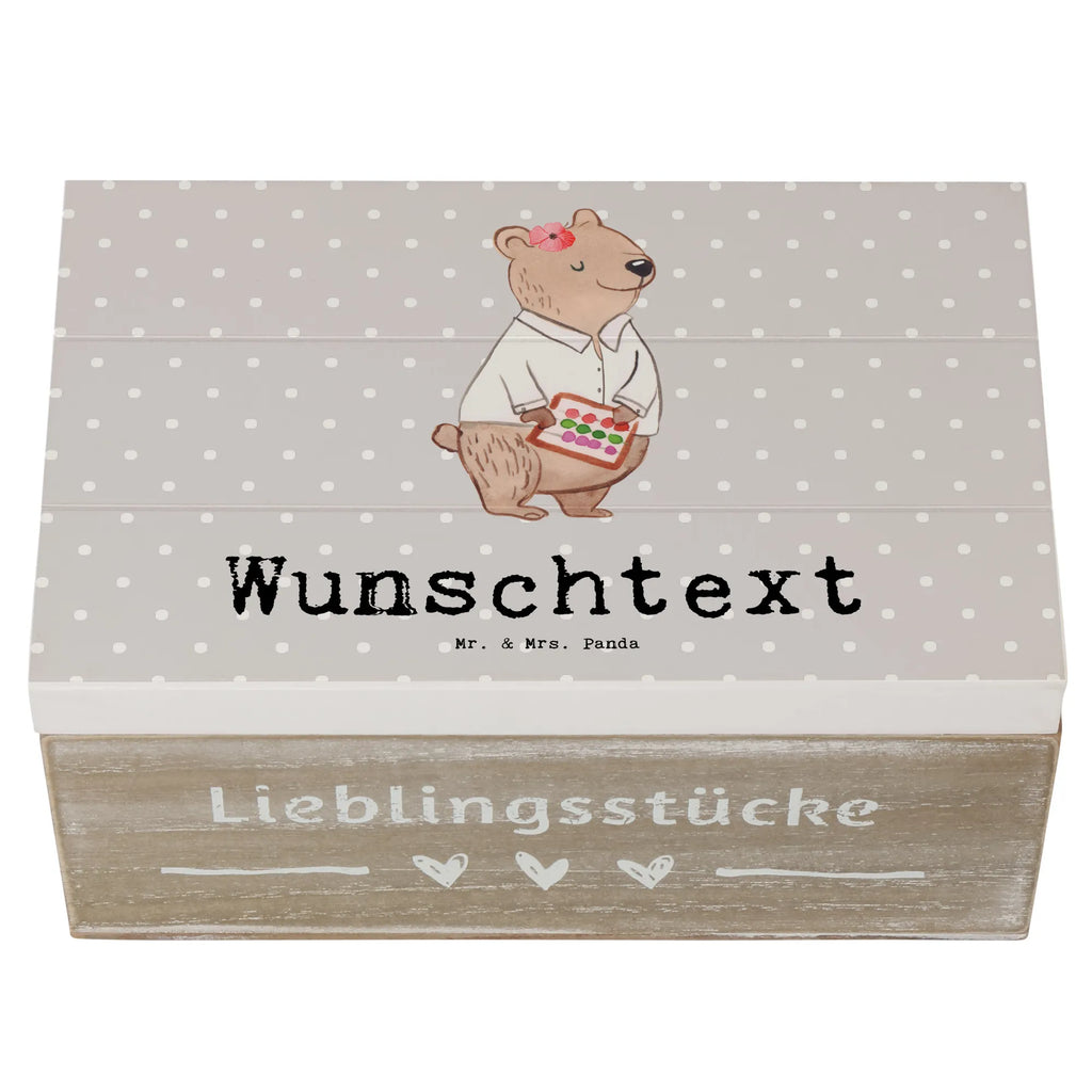 Personalisierte Holzkiste Bankangestellte Herz Holzkiste mit Namen, Kiste mit Namen, Schatzkiste mit Namen, Truhe mit Namen, Schatulle mit Namen, Erinnerungsbox mit Namen, Erinnerungskiste, mit Namen, Dekokiste mit Namen, Aufbewahrungsbox mit Namen, Holzkiste Personalisiert, Kiste Personalisiert, Schatzkiste Personalisiert, Truhe Personalisiert, Schatulle Personalisiert, Erinnerungsbox Personalisiert, Erinnerungskiste Personalisiert, Dekokiste Personalisiert, Aufbewahrungsbox Personalisiert, Geschenkbox personalisiert, GEschenkdose personalisiert, Beruf, Ausbildung, Jubiläum, Abschied, Rente, Kollege, Kollegin, Geschenk, Schenken, Arbeitskollege, Mitarbeiter, Firma, Danke, Dankeschön, Bankangestellte, Bankfachfrau, Bänkerin, Bankberaterin