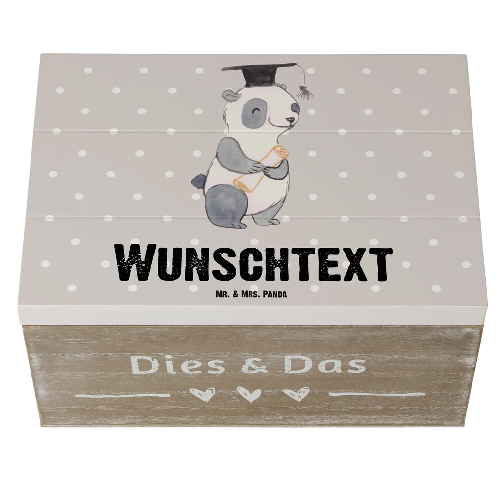 Personalisierte Holzkiste Panda Bester Bachelor der Welt Holzkiste mit Namen, Kiste mit Namen, Schatzkiste mit Namen, Truhe mit Namen, Schatulle mit Namen, Erinnerungsbox mit Namen, Erinnerungskiste, mit Namen, Dekokiste mit Namen, Aufbewahrungsbox mit Namen, Holzkiste Personalisiert, Kiste Personalisiert, Schatzkiste Personalisiert, Truhe Personalisiert, Schatulle Personalisiert, Erinnerungsbox Personalisiert, Erinnerungskiste Personalisiert, Dekokiste Personalisiert, Aufbewahrungsbox Personalisiert, Geschenkbox personalisiert, GEschenkdose personalisiert, für, Dankeschön, Geschenk, Schenken, Geburtstag, Geburtstagsgeschenk, Geschenkidee, Danke, Bedanken, Mitbringsel, Freude machen, Geschenktipp, Bachelor, Student, Studium, Sohn, Spaß, Musterschüler, lustig, Studienabschluss, witzig, Universität, Abschluss, Alumni, Uni, Studenten, Hochschule