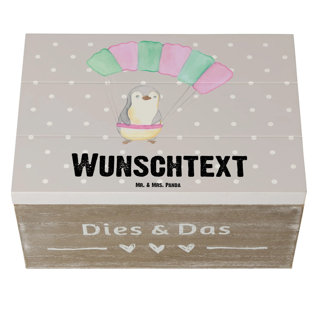 Personalisierte Holzkiste Pinguin Fallschirm springen Holzkiste mit Namen, Kiste mit Namen, Schatzkiste mit Namen, Truhe mit Namen, Schatulle mit Namen, Erinnerungsbox mit Namen, Erinnerungskiste, mit Namen, Dekokiste mit Namen, Aufbewahrungsbox mit Namen, Holzkiste Personalisiert, Kiste Personalisiert, Schatzkiste Personalisiert, Truhe Personalisiert, Schatulle Personalisiert, Erinnerungsbox Personalisiert, Erinnerungskiste Personalisiert, Dekokiste Personalisiert, Aufbewahrungsbox Personalisiert, Geschenkbox personalisiert, GEschenkdose personalisiert, Geschenk, Sport, Sportart, Hobby, Schenken, Danke, Dankeschön, Auszeichnung, Gewinn, Sportler, Fallschirmspringen, Skydive, Fallschirmsprung