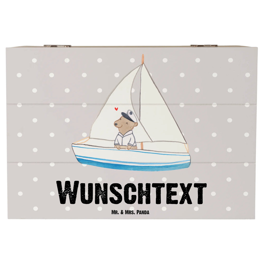 Personalisierte Holzkiste Bär Segeln Holzkiste mit Namen, Kiste mit Namen, Schatzkiste mit Namen, Truhe mit Namen, Schatulle mit Namen, Erinnerungsbox mit Namen, Erinnerungskiste, mit Namen, Dekokiste mit Namen, Aufbewahrungsbox mit Namen, Holzkiste Personalisiert, Kiste Personalisiert, Schatzkiste Personalisiert, Truhe Personalisiert, Schatulle Personalisiert, Erinnerungsbox Personalisiert, Erinnerungskiste Personalisiert, Dekokiste Personalisiert, Aufbewahrungsbox Personalisiert, Geschenkbox personalisiert, GEschenkdose personalisiert, Geschenk, Sport, Sportart, Hobby, Schenken, Danke, Dankeschön, Auszeichnung, Gewinn, Sportler, segeln, Segeltörn, Segelboot, Segelschule, Yachtclub