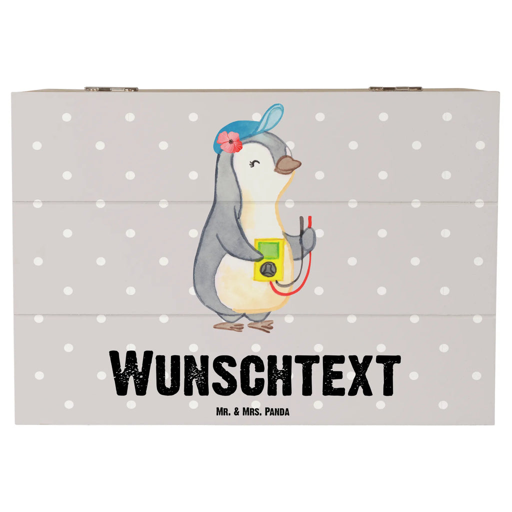 Personalisierte Holzkiste Elektrikerin Herz Holzkiste mit Namen, Kiste mit Namen, Schatzkiste mit Namen, Truhe mit Namen, Schatulle mit Namen, Erinnerungsbox mit Namen, Erinnerungskiste, mit Namen, Dekokiste mit Namen, Aufbewahrungsbox mit Namen, Holzkiste Personalisiert, Kiste Personalisiert, Schatzkiste Personalisiert, Truhe Personalisiert, Schatulle Personalisiert, Erinnerungsbox Personalisiert, Erinnerungskiste Personalisiert, Dekokiste Personalisiert, Aufbewahrungsbox Personalisiert, Geschenkbox personalisiert, GEschenkdose personalisiert, Beruf, Ausbildung, Jubiläum, Abschied, Rente, Kollege, Kollegin, Geschenk, Schenken, Arbeitskollege, Mitarbeiter, Firma, Danke, Dankeschön, Elektrikerin, Elektronmonteurin, Elektrotechnikerin, Elektroinstallateurin, Elektromeisterin, Gesellenprüfung