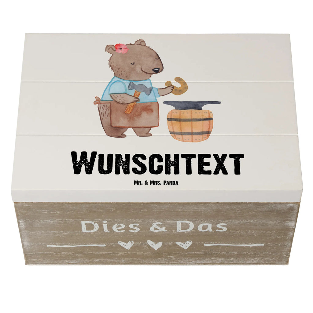 Personalisierte Holzkiste Schmiedin Herz Holzkiste mit Namen, Kiste mit Namen, Schatzkiste mit Namen, Truhe mit Namen, Schatulle mit Namen, Erinnerungsbox mit Namen, Erinnerungskiste, mit Namen, Dekokiste mit Namen, Aufbewahrungsbox mit Namen, Holzkiste Personalisiert, Kiste Personalisiert, Schatzkiste Personalisiert, Truhe Personalisiert, Schatulle Personalisiert, Erinnerungsbox Personalisiert, Erinnerungskiste Personalisiert, Dekokiste Personalisiert, Aufbewahrungsbox Personalisiert, Geschenkbox personalisiert, GEschenkdose personalisiert, Beruf, Ausbildung, Jubiläum, Abschied, Rente, Kollege, Kollegin, Geschenk, Schenken, Arbeitskollege, Mitarbeiter, Firma, Danke, Dankeschön