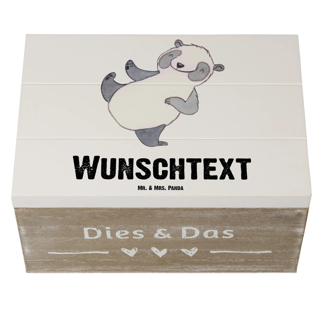 Personalisierte Holzkiste Panda Kampfkunst Holzkiste mit Namen, Kiste mit Namen, Schatzkiste mit Namen, Truhe mit Namen, Schatulle mit Namen, Erinnerungsbox mit Namen, Erinnerungskiste, mit Namen, Dekokiste mit Namen, Aufbewahrungsbox mit Namen, Holzkiste Personalisiert, Kiste Personalisiert, Schatzkiste Personalisiert, Truhe Personalisiert, Schatulle Personalisiert, Erinnerungsbox Personalisiert, Erinnerungskiste Personalisiert, Dekokiste Personalisiert, Aufbewahrungsbox Personalisiert, Geschenkbox personalisiert, GEschenkdose personalisiert, Geschenk, Sport, Sportart, Hobby, Schenken, Danke, Dankeschön, Auszeichnung, Gewinn, Sportler, Kampfkunst, Kampfsportarten, Selbstverteidigung