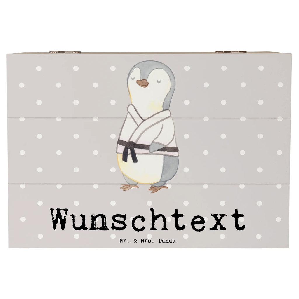 Personalisierte Holzkiste Pinguin Karate Holzkiste mit Namen, Kiste mit Namen, Schatzkiste mit Namen, Truhe mit Namen, Schatulle mit Namen, Erinnerungsbox mit Namen, Erinnerungskiste, mit Namen, Dekokiste mit Namen, Aufbewahrungsbox mit Namen, Holzkiste Personalisiert, Kiste Personalisiert, Schatzkiste Personalisiert, Truhe Personalisiert, Schatulle Personalisiert, Erinnerungsbox Personalisiert, Erinnerungskiste Personalisiert, Dekokiste Personalisiert, Aufbewahrungsbox Personalisiert, Geschenkbox personalisiert, GEschenkdose personalisiert, Geschenk, Sport, Sportart, Hobby, Schenken, Danke, Dankeschön, Auszeichnung, Gewinn, Sportler, Karate, Kampfsportart, Selbstverteidigung, Kampfkunst, Karate Verein