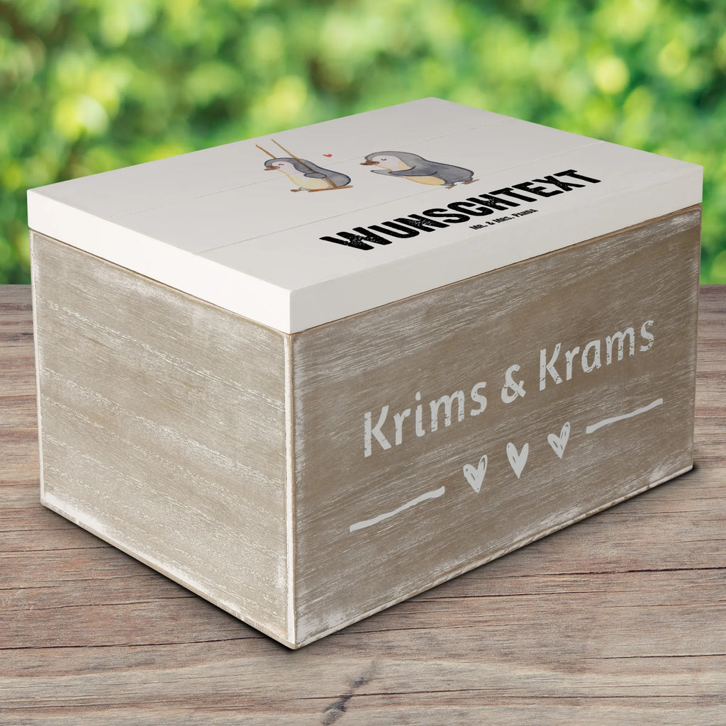 Personalisierte Holzkiste Pinguin Beste Großmutter der Welt Holzkiste mit Namen, Kiste mit Namen, Schatzkiste mit Namen, Truhe mit Namen, Schatulle mit Namen, Erinnerungsbox mit Namen, Erinnerungskiste, mit Namen, Dekokiste mit Namen, Aufbewahrungsbox mit Namen, Holzkiste Personalisiert, Kiste Personalisiert, Schatzkiste Personalisiert, Truhe Personalisiert, Schatulle Personalisiert, Erinnerungsbox Personalisiert, Erinnerungskiste Personalisiert, Dekokiste Personalisiert, Aufbewahrungsbox Personalisiert, Geschenkbox personalisiert, GEschenkdose personalisiert, für, Dankeschön, Geschenk, Schenken, Geburtstag, Geburtstagsgeschenk, Geschenkidee, Danke, Bedanken, Mitbringsel, Freude machen, Geschenktipp, Großmutter, Omi, Oma, Oma geworden, Grosseltern