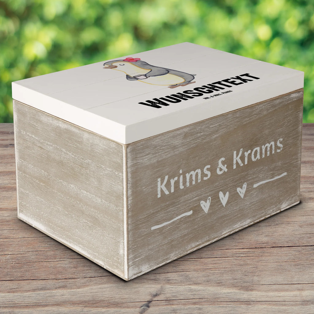 Personalisierte Holzkiste Pinguin Beste Schwiegermutter der Welt Holzkiste mit Namen, Kiste mit Namen, Schatzkiste mit Namen, Truhe mit Namen, Schatulle mit Namen, Erinnerungsbox mit Namen, Erinnerungskiste, mit Namen, Dekokiste mit Namen, Aufbewahrungsbox mit Namen, Holzkiste Personalisiert, Kiste Personalisiert, Schatzkiste Personalisiert, Truhe Personalisiert, Schatulle Personalisiert, Erinnerungsbox Personalisiert, Erinnerungskiste Personalisiert, Dekokiste Personalisiert, Aufbewahrungsbox Personalisiert, Geschenkbox personalisiert, GEschenkdose personalisiert, für, Dankeschön, Geschenk, Schenken, Geburtstag, Geburtstagsgeschenk, Geschenkidee, Danke, Bedanken, Mitbringsel, Freude machen, Geschenktipp, Schwiegermutter, Schwiegermama, Schwiegereltern, Mama, Mutter, Mutter des Ehepartners, angeheiratet