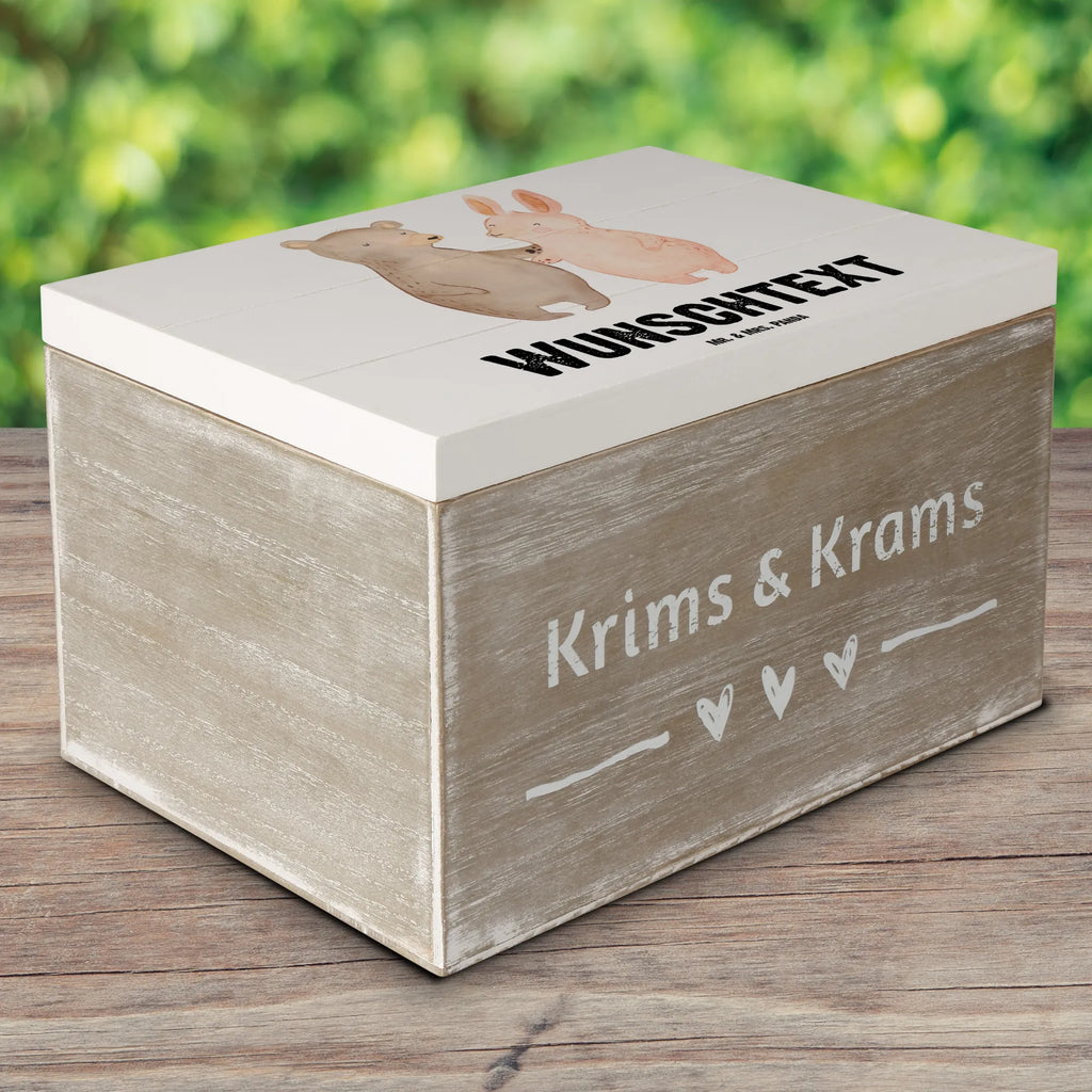 Personalisierte Holzkiste Hase Beste Freunde der Welt Holzkiste mit Namen, Kiste mit Namen, Schatzkiste mit Namen, Truhe mit Namen, Schatulle mit Namen, Erinnerungsbox mit Namen, Erinnerungskiste, mit Namen, Dekokiste mit Namen, Aufbewahrungsbox mit Namen, Holzkiste Personalisiert, Kiste Personalisiert, Schatzkiste Personalisiert, Truhe Personalisiert, Schatulle Personalisiert, Erinnerungsbox Personalisiert, Erinnerungskiste Personalisiert, Dekokiste Personalisiert, Aufbewahrungsbox Personalisiert, Geschenkbox personalisiert, GEschenkdose personalisiert, für, Dankeschön, Geschenk, Schenken, Geburtstag, Geburtstagsgeschenk, Geschenkidee, Danke, Bedanken, Mitbringsel, Freude machen, Geschenktipp, Freunde, best friends, Freundschaft, Freundin, Freund, Clique, Kumpel, bae, bff