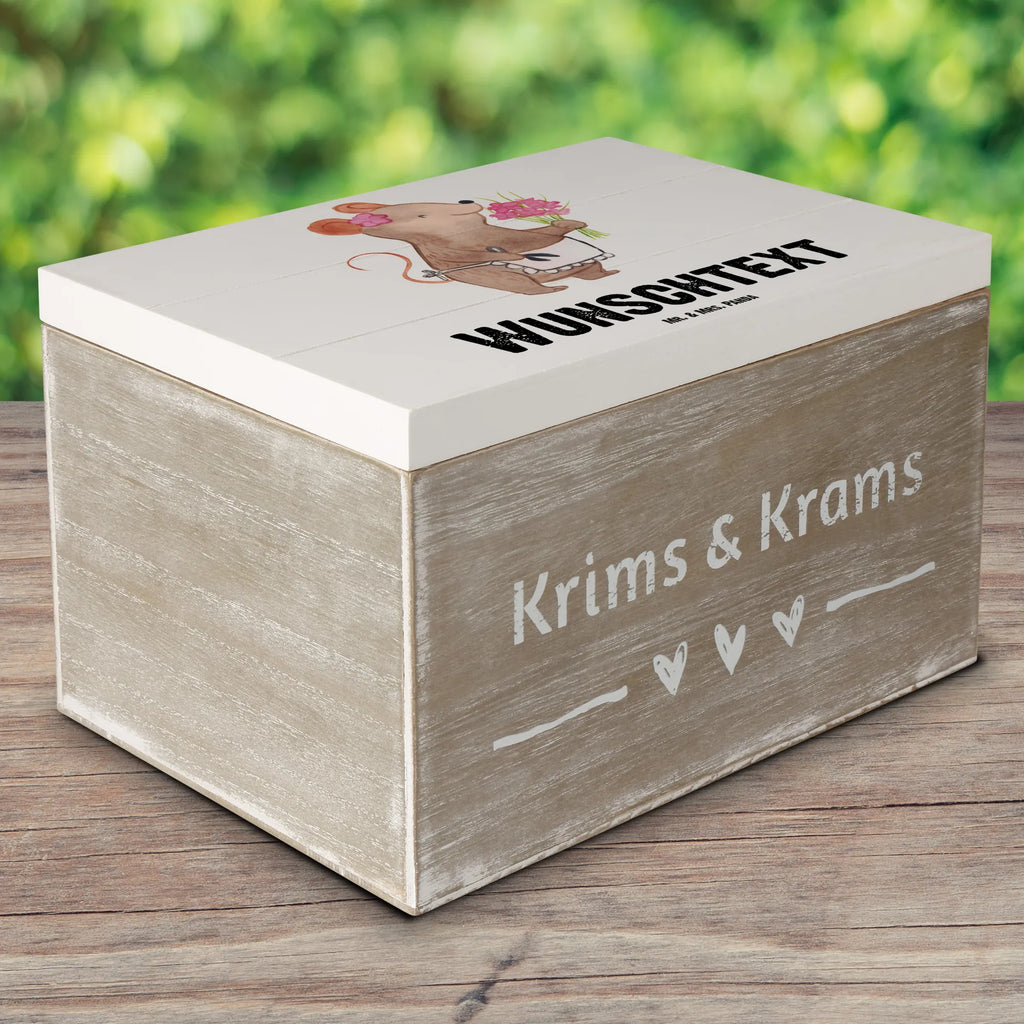 Personalisierte Holzkiste Maus Beste Nachbarin der Welt Holzkiste mit Namen, Kiste mit Namen, Schatzkiste mit Namen, Truhe mit Namen, Schatulle mit Namen, Erinnerungsbox mit Namen, Erinnerungskiste, mit Namen, Dekokiste mit Namen, Aufbewahrungsbox mit Namen, Holzkiste Personalisiert, Kiste Personalisiert, Schatzkiste Personalisiert, Truhe Personalisiert, Schatulle Personalisiert, Erinnerungsbox Personalisiert, Erinnerungskiste Personalisiert, Dekokiste Personalisiert, Aufbewahrungsbox Personalisiert, Geschenkbox personalisiert, GEschenkdose personalisiert, für, Dankeschön, Geschenk, Schenken, Geburtstag, Geburtstagsgeschenk, Geschenkidee, Danke, Bedanken, Mitbringsel, Freude machen, Geschenktipp, Nachbarin, Nachbarn, Nachbarschaft, Freundin, Angrenzer, Anwohnerin, Bewohnerin, Freundschaft