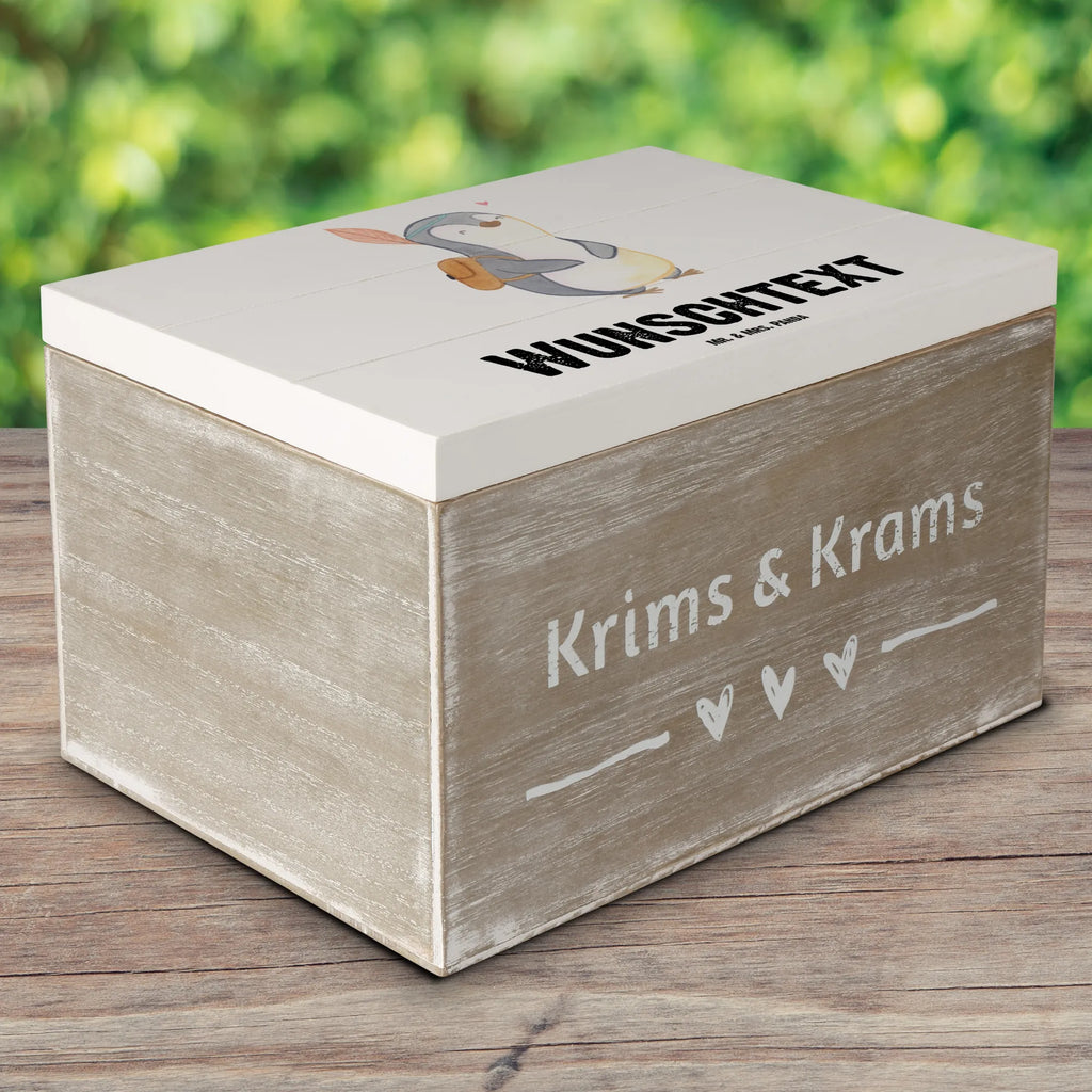 Personalisierte Holzkiste Pinguin Bester Blutsbruder der Welt Holzkiste mit Namen, Kiste mit Namen, Schatzkiste mit Namen, Truhe mit Namen, Schatulle mit Namen, Erinnerungsbox mit Namen, Erinnerungskiste, mit Namen, Dekokiste mit Namen, Aufbewahrungsbox mit Namen, Holzkiste Personalisiert, Kiste Personalisiert, Schatzkiste Personalisiert, Truhe Personalisiert, Schatulle Personalisiert, Erinnerungsbox Personalisiert, Erinnerungskiste Personalisiert, Dekokiste Personalisiert, Aufbewahrungsbox Personalisiert, Geschenkbox personalisiert, GEschenkdose personalisiert, für, Dankeschön, Geschenk, Schenken, Geburtstag, Geburtstagsgeschenk, Geschenkidee, Danke, Bedanken, Mitbringsel, Freude machen, Geschenktipp, Blutsbruder, Blutsgeschwister, Freund, Brüder, Geschwister, Bruderherz, Brother, Familie, Kleinigkeit, Bester, Sido