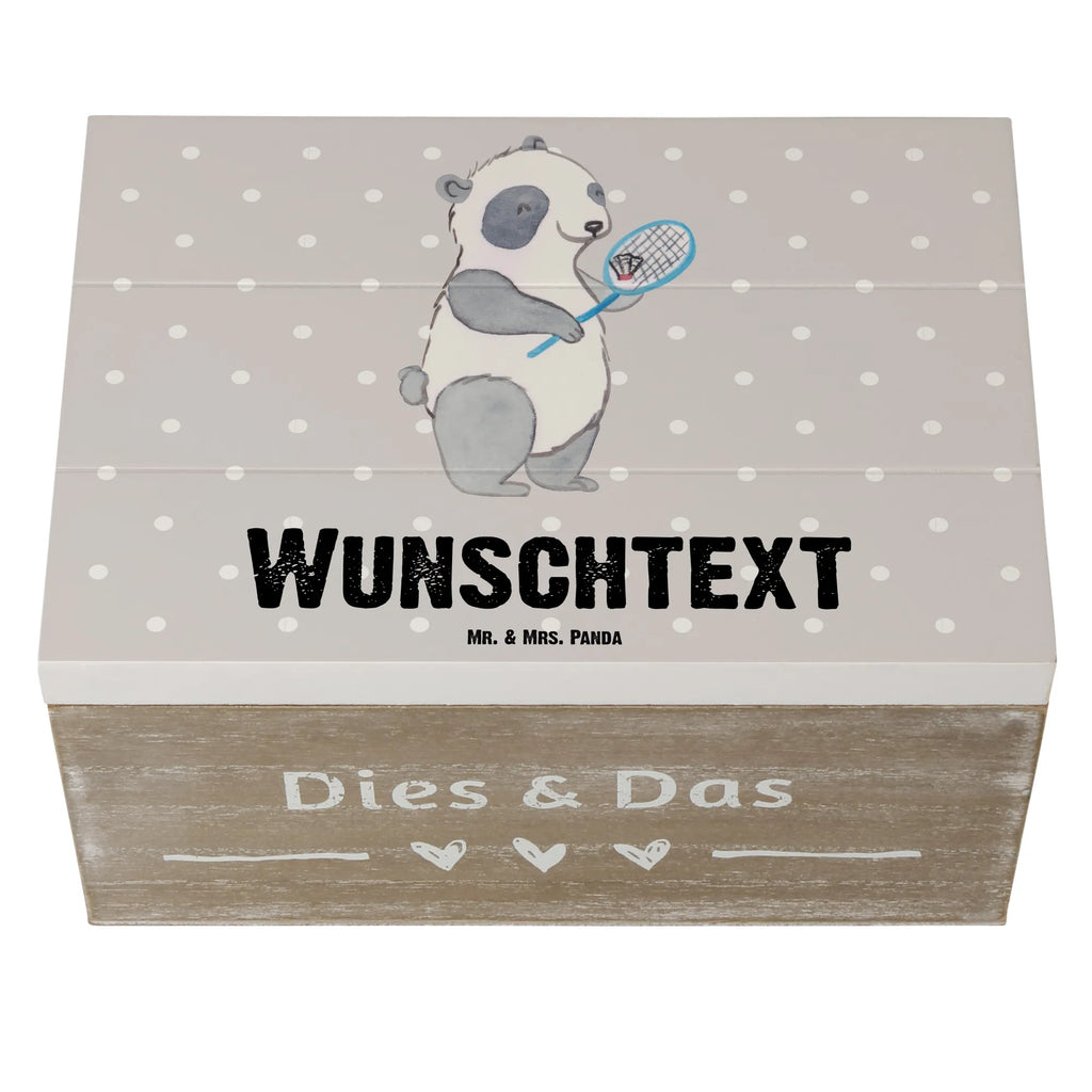 Personalisierte Holzkiste Panda Badminton Holzkiste mit Namen, Kiste mit Namen, Schatzkiste mit Namen, Truhe mit Namen, Schatulle mit Namen, Erinnerungsbox mit Namen, Erinnerungskiste, mit Namen, Dekokiste mit Namen, Aufbewahrungsbox mit Namen, Holzkiste Personalisiert, Kiste Personalisiert, Schatzkiste Personalisiert, Truhe Personalisiert, Schatulle Personalisiert, Erinnerungsbox Personalisiert, Erinnerungskiste Personalisiert, Dekokiste Personalisiert, Aufbewahrungsbox Personalisiert, Geschenkbox personalisiert, GEschenkdose personalisiert, Geschenk, Sport, Sportart, Hobby, Schenken, Danke, Dankeschön, Auszeichnung, Gewinn, Sportler, Badminton, Badminton spielen