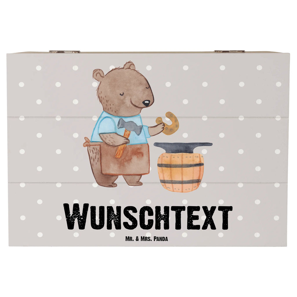 Personalisierte Holzkiste Schmied mit Herz Holzkiste mit Namen, Kiste mit Namen, Schatzkiste mit Namen, Truhe mit Namen, Schatulle mit Namen, Erinnerungsbox mit Namen, Erinnerungskiste, mit Namen, Dekokiste mit Namen, Aufbewahrungsbox mit Namen, Holzkiste Personalisiert, Kiste Personalisiert, Schatzkiste Personalisiert, Truhe Personalisiert, Schatulle Personalisiert, Erinnerungsbox Personalisiert, Erinnerungskiste Personalisiert, Dekokiste Personalisiert, Aufbewahrungsbox Personalisiert, Geschenkbox personalisiert, GEschenkdose personalisiert, Beruf, Ausbildung, Jubiläum, Abschied, Rente, Kollege, Kollegin, Geschenk, Schenken, Arbeitskollege, Mitarbeiter, Firma, Danke, Dankeschön