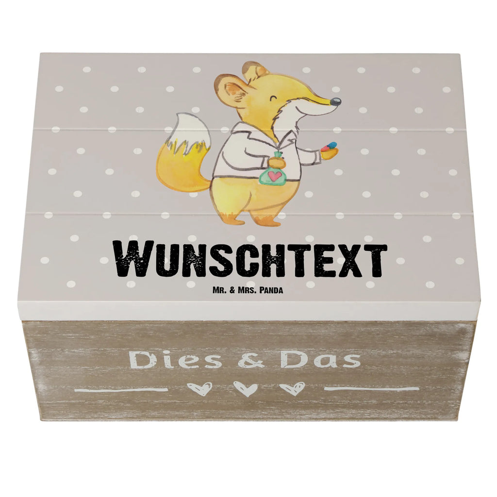 Personalisierte Holzkiste Apotheker Herz Holzkiste mit Namen, Kiste mit Namen, Schatzkiste mit Namen, Truhe mit Namen, Schatulle mit Namen, Erinnerungsbox mit Namen, Erinnerungskiste, mit Namen, Dekokiste mit Namen, Aufbewahrungsbox mit Namen, Holzkiste Personalisiert, Kiste Personalisiert, Schatzkiste Personalisiert, Truhe Personalisiert, Schatulle Personalisiert, Erinnerungsbox Personalisiert, Erinnerungskiste Personalisiert, Dekokiste Personalisiert, Aufbewahrungsbox Personalisiert, Geschenkbox personalisiert, GEschenkdose personalisiert, Beruf, Ausbildung, Jubiläum, Abschied, Rente, Kollege, Kollegin, Geschenk, Schenken, Arbeitskollege, Mitarbeiter, Firma, Danke, Dankeschön, Apotheker, Pharmazie, Staatsexamen, Approbation, Eröffnung Apotheke