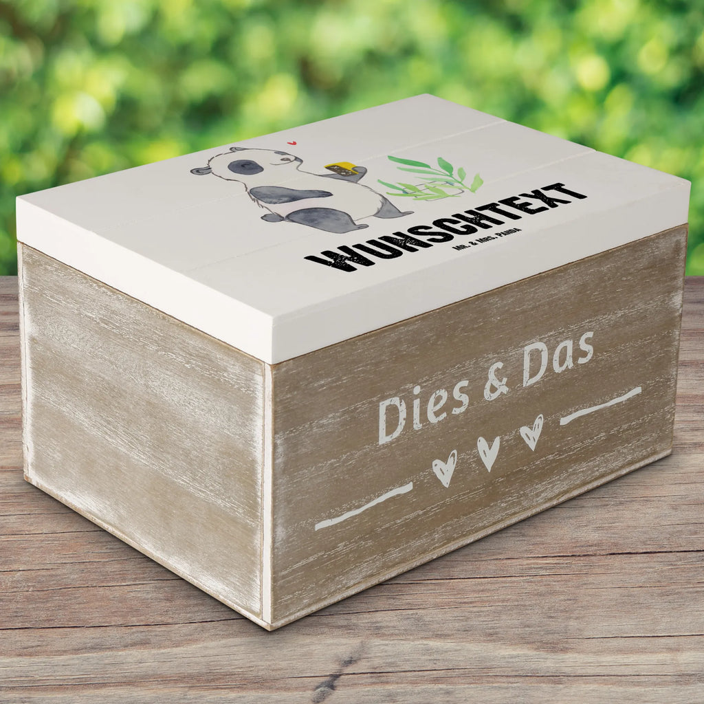 Personalisierte Holzkiste Panda Geocaching Holzkiste mit Namen, Kiste mit Namen, Schatzkiste mit Namen, Truhe mit Namen, Schatulle mit Namen, Erinnerungsbox mit Namen, Erinnerungskiste, mit Namen, Dekokiste mit Namen, Aufbewahrungsbox mit Namen, Holzkiste Personalisiert, Kiste Personalisiert, Schatzkiste Personalisiert, Truhe Personalisiert, Schatulle Personalisiert, Erinnerungsbox Personalisiert, Erinnerungskiste Personalisiert, Dekokiste Personalisiert, Aufbewahrungsbox Personalisiert, Geschenkbox personalisiert, GEschenkdose personalisiert, Geschenk, Sport, Sportart, Hobby, Schenken, Danke, Dankeschön, Auszeichnung, Gewinn, Sportler, Geocaching, Schatzsuchen, GPS Schnitzeljagd, Opencaching