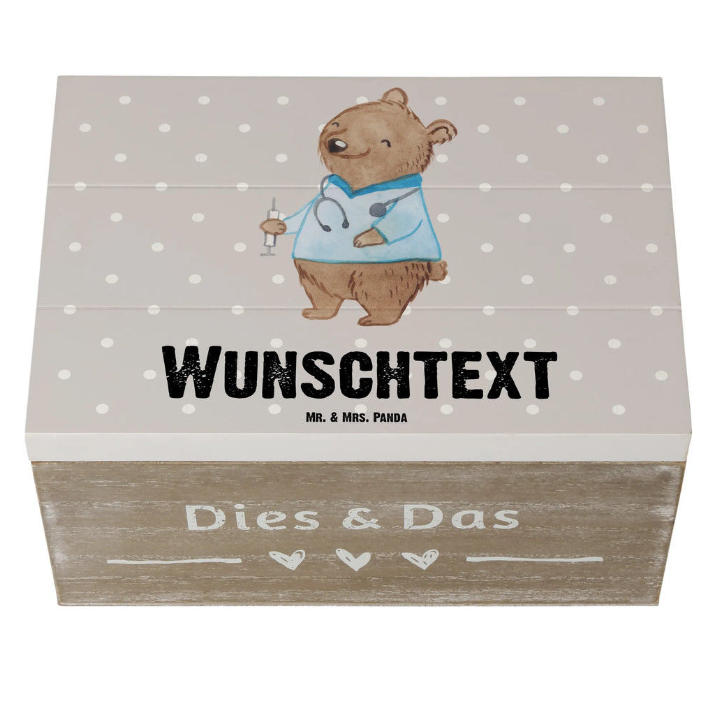 Personalisierte Holzkiste Anästhesist mit Herz Holzkiste mit Namen, Kiste mit Namen, Schatzkiste mit Namen, Truhe mit Namen, Schatulle mit Namen, Erinnerungsbox mit Namen, Erinnerungskiste, mit Namen, Dekokiste mit Namen, Aufbewahrungsbox mit Namen, Holzkiste Personalisiert, Kiste Personalisiert, Schatzkiste Personalisiert, Truhe Personalisiert, Schatulle Personalisiert, Erinnerungsbox Personalisiert, Erinnerungskiste Personalisiert, Dekokiste Personalisiert, Aufbewahrungsbox Personalisiert, Geschenkbox personalisiert, GEschenkdose personalisiert, Beruf, Ausbildung, Jubiläum, Abschied, Rente, Kollege, Kollegin, Geschenk, Schenken, Arbeitskollege, Mitarbeiter, Firma, Danke, Dankeschön, Anästhesist, Narkosearzt, Anästhesie, Krankenhaus, Studium