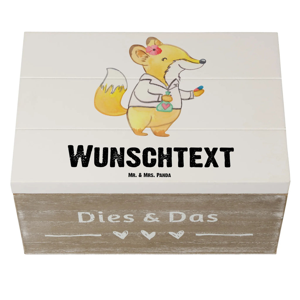 Personalisierte Holzkiste Apothekerin Herz Holzkiste mit Namen, Kiste mit Namen, Schatzkiste mit Namen, Truhe mit Namen, Schatulle mit Namen, Erinnerungsbox mit Namen, Erinnerungskiste, mit Namen, Dekokiste mit Namen, Aufbewahrungsbox mit Namen, Holzkiste Personalisiert, Kiste Personalisiert, Schatzkiste Personalisiert, Truhe Personalisiert, Schatulle Personalisiert, Erinnerungsbox Personalisiert, Erinnerungskiste Personalisiert, Dekokiste Personalisiert, Aufbewahrungsbox Personalisiert, Geschenkbox personalisiert, GEschenkdose personalisiert, Beruf, Ausbildung, Jubiläum, Abschied, Rente, Kollege, Kollegin, Geschenk, Schenken, Arbeitskollege, Mitarbeiter, Firma, Danke, Dankeschön, Apothekerin, Pharmazie, Staatsexamen, Approbation, Eröffnung Apotheke