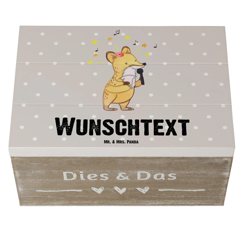 Personalisierte Holzkiste Sängerin Herz Holzkiste mit Namen, Kiste mit Namen, Schatzkiste mit Namen, Truhe mit Namen, Schatulle mit Namen, Erinnerungsbox mit Namen, Erinnerungskiste, mit Namen, Dekokiste mit Namen, Aufbewahrungsbox mit Namen, Holzkiste Personalisiert, Kiste Personalisiert, Schatzkiste Personalisiert, Truhe Personalisiert, Schatulle Personalisiert, Erinnerungsbox Personalisiert, Erinnerungskiste Personalisiert, Dekokiste Personalisiert, Aufbewahrungsbox Personalisiert, Geschenkbox personalisiert, GEschenkdose personalisiert, Beruf, Ausbildung, Jubiläum, Abschied, Rente, Kollege, Kollegin, Geschenk, Schenken, Arbeitskollege, Mitarbeiter, Firma, Danke, Dankeschön